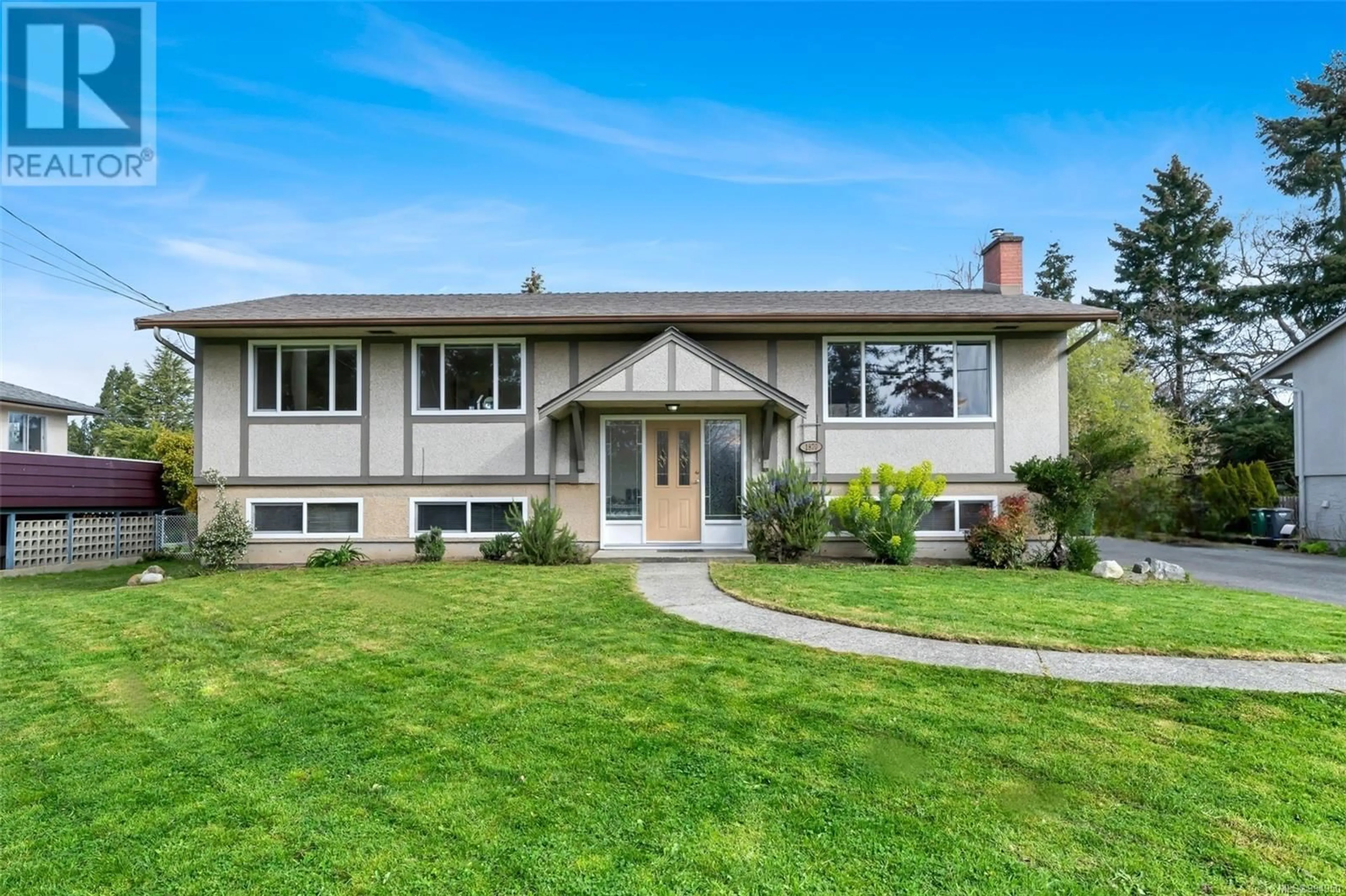 Home with vinyl exterior material, street for 1870 VENTURA WAY, Saanich British Columbia V8N1R3