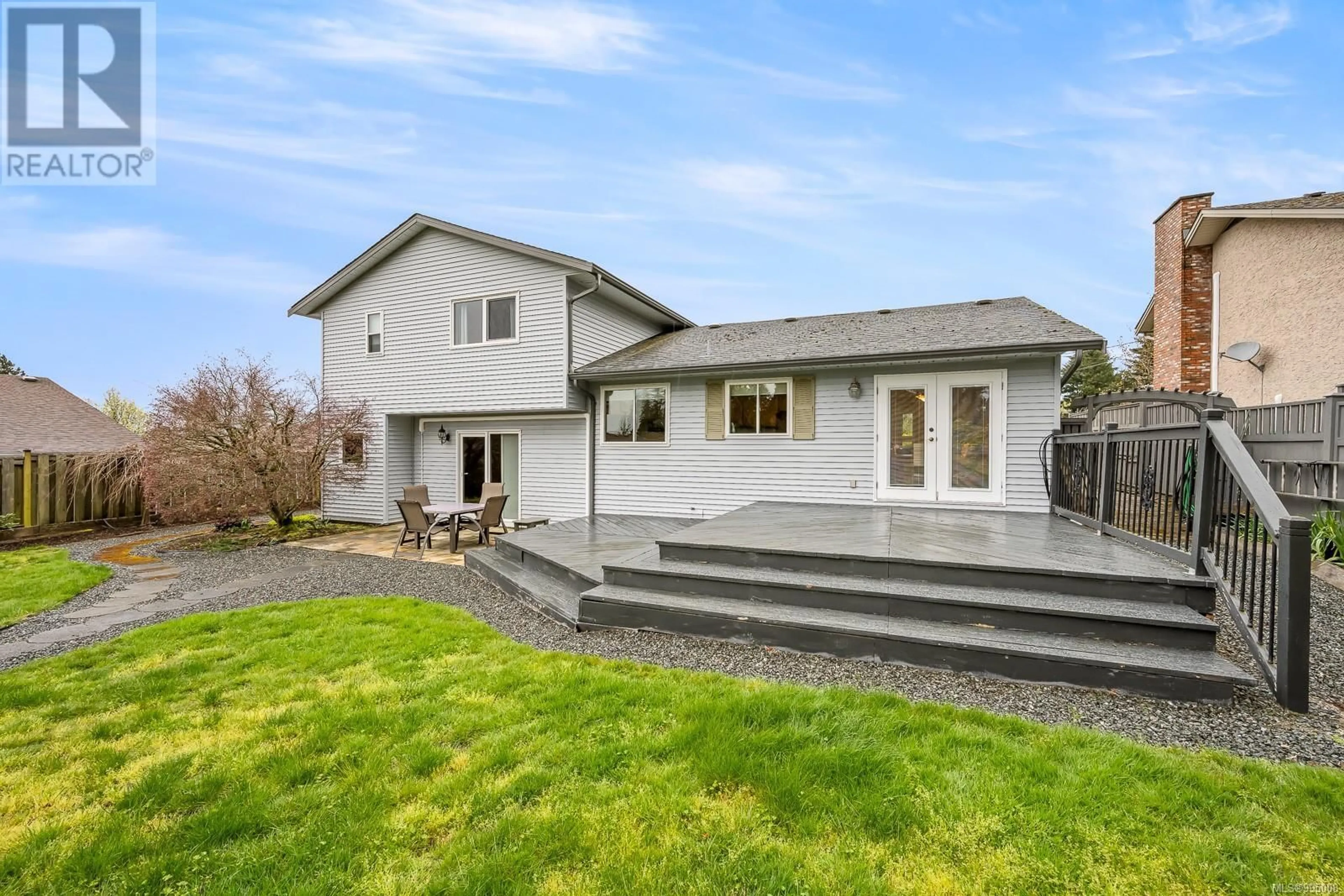 Home with vinyl exterior material, unknown for 2069 GULL AVENUE, Comox British Columbia V9M1L5