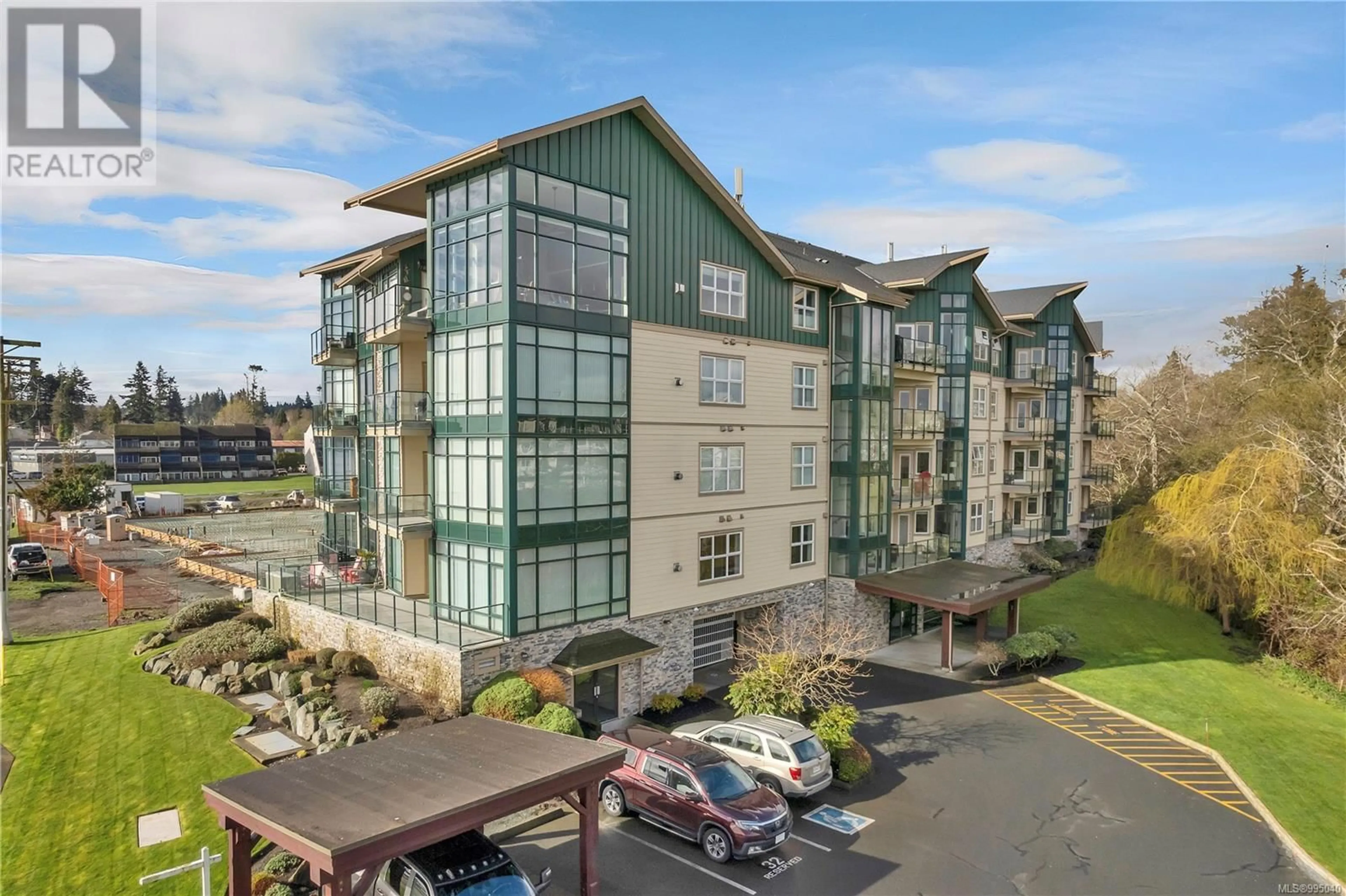 A pic from outside/outdoor area/front of a property/back of a property/a pic from drone, building for 401 - 2676 ISLAND HIGHWAY SOUTH, Campbell River British Columbia V9W1C7