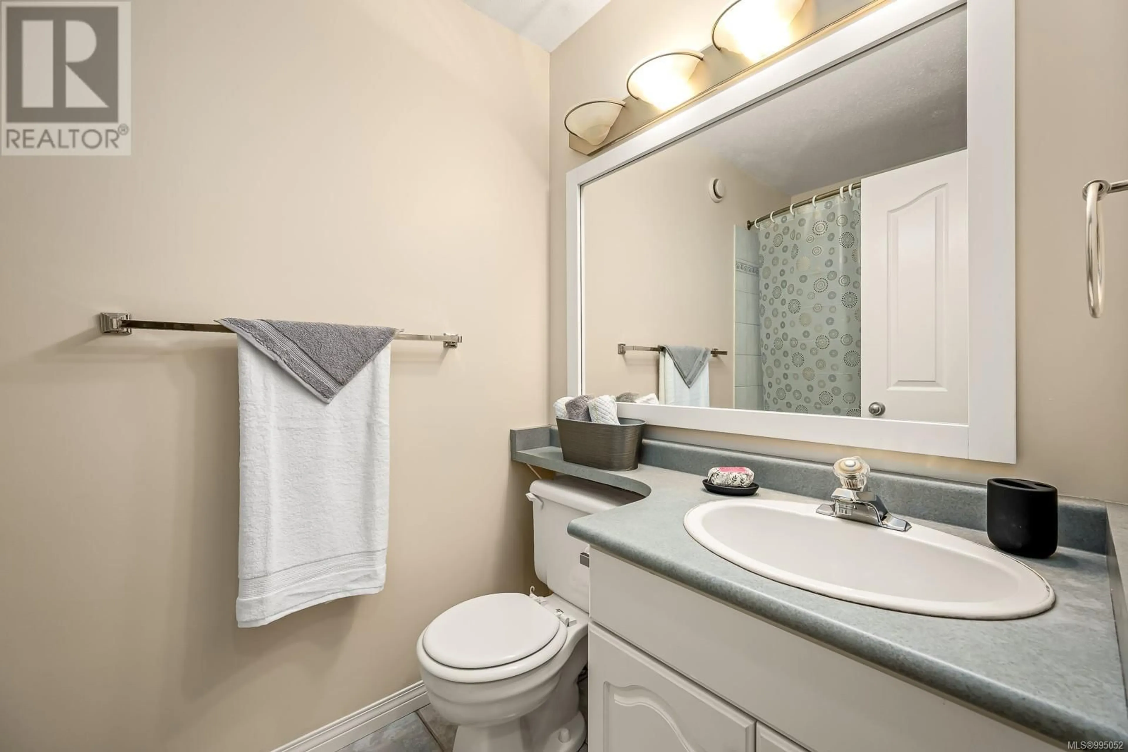 Standard bathroom, ceramic/tile floor for 2344 VALLEY VIEW DRIVE, Courtenay British Columbia V9N8S5
