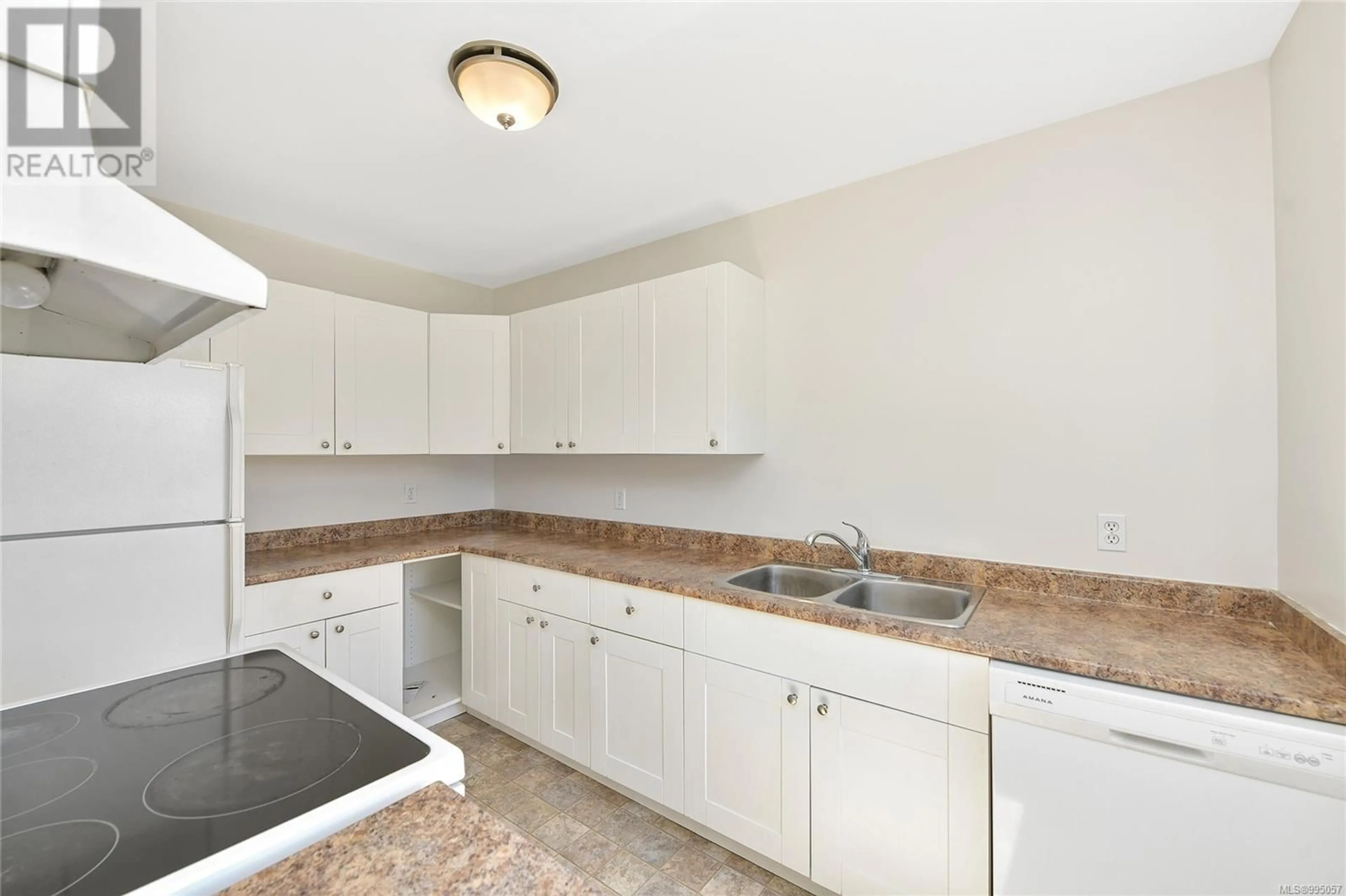 Standard kitchen, ceramic/tile floor for 1199 GLEN TARA LANE, Saanich British Columbia V8Z6Z4