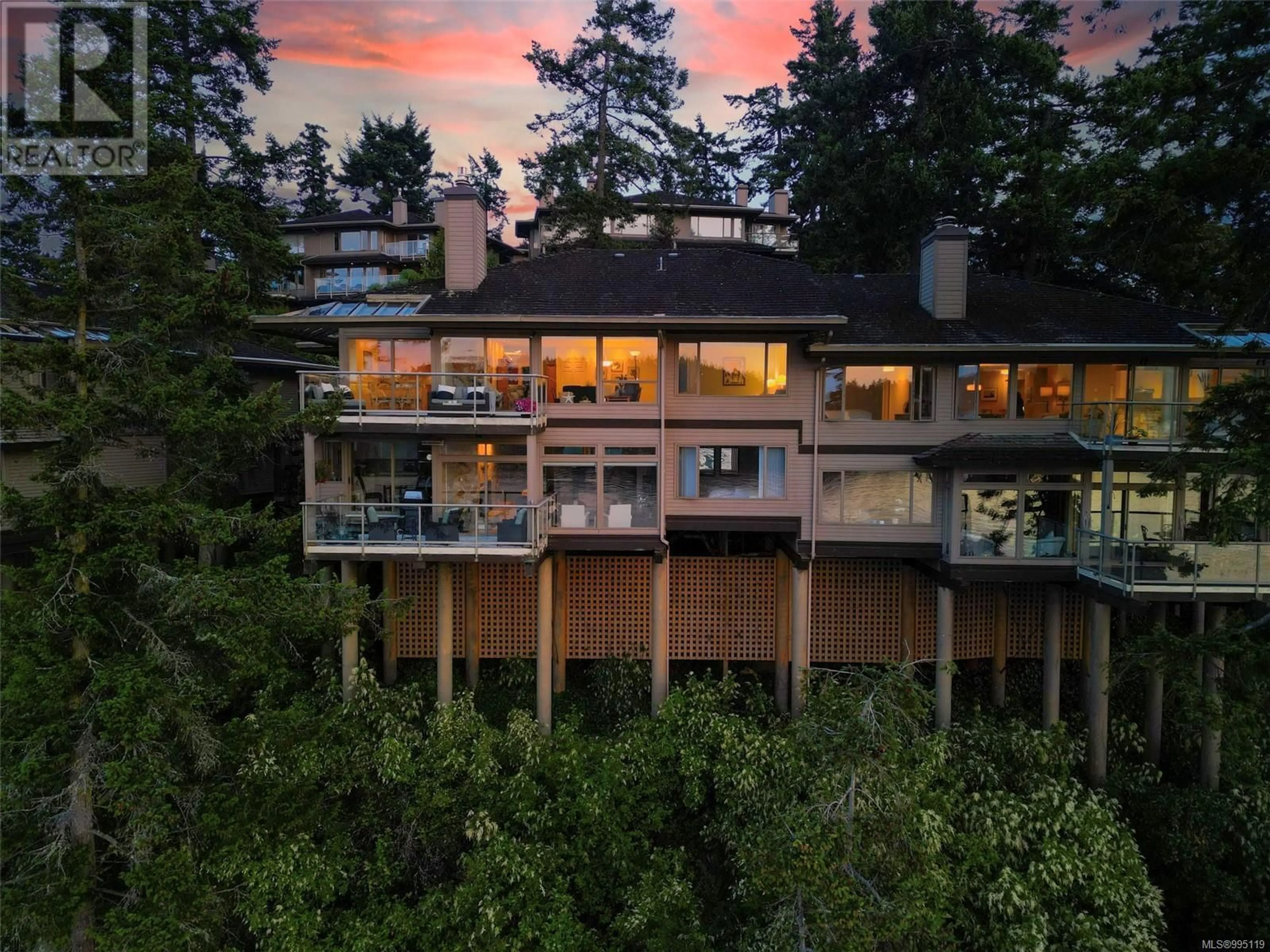 A pic from outside/outdoor area/front of a property/back of a property/a pic from drone, unknown for 11 - 2353 HARBOUR ROAD, Sidney British Columbia V8L3X8
