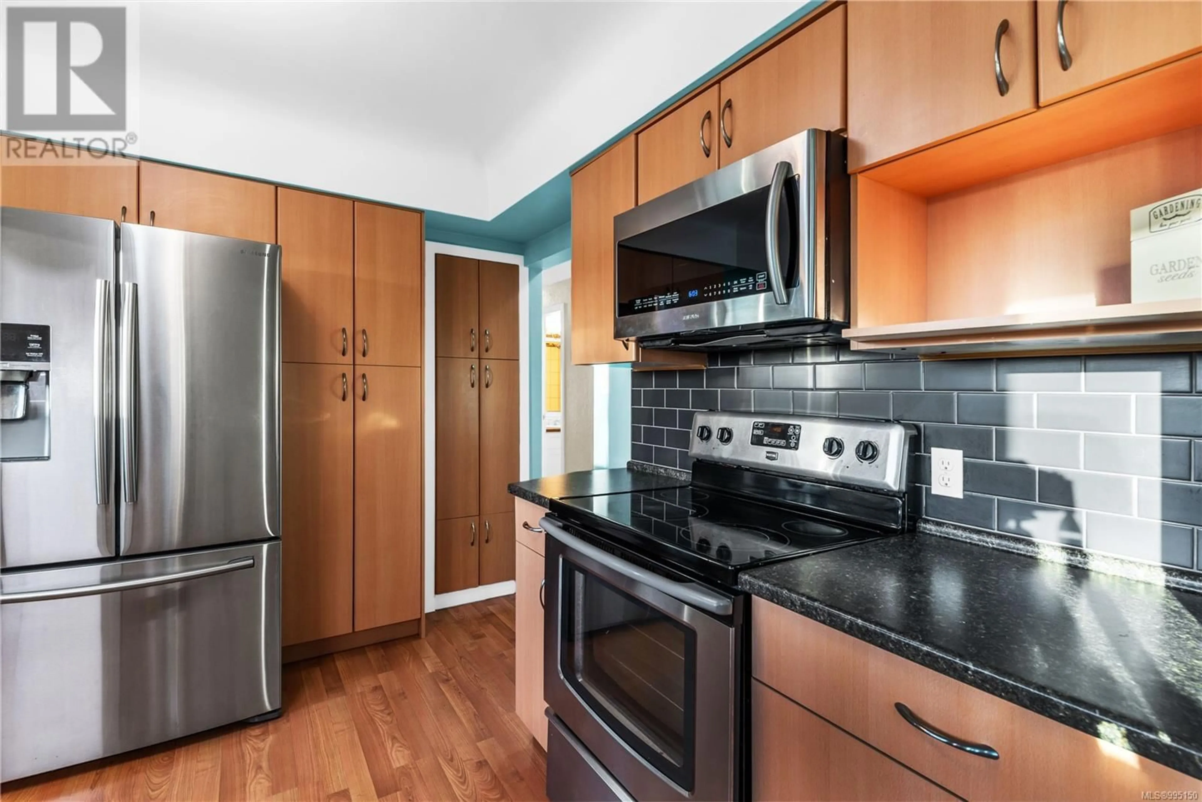 Standard kitchen, unknown for 4150 TYNDALL AVENUE, Saanich British Columbia V8N3R8