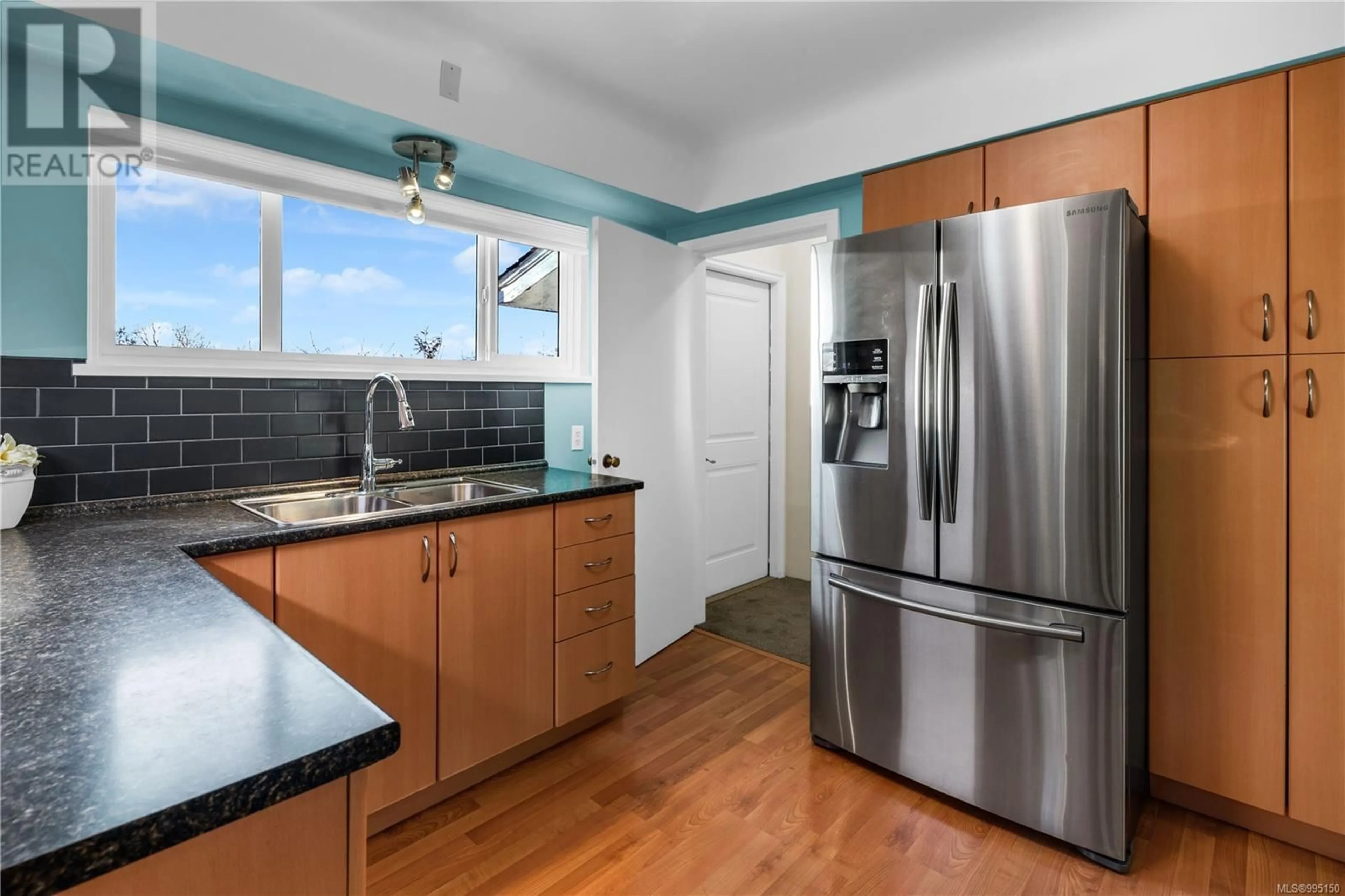 Standard kitchen, unknown for 4150 TYNDALL AVENUE, Saanich British Columbia V8N3R8