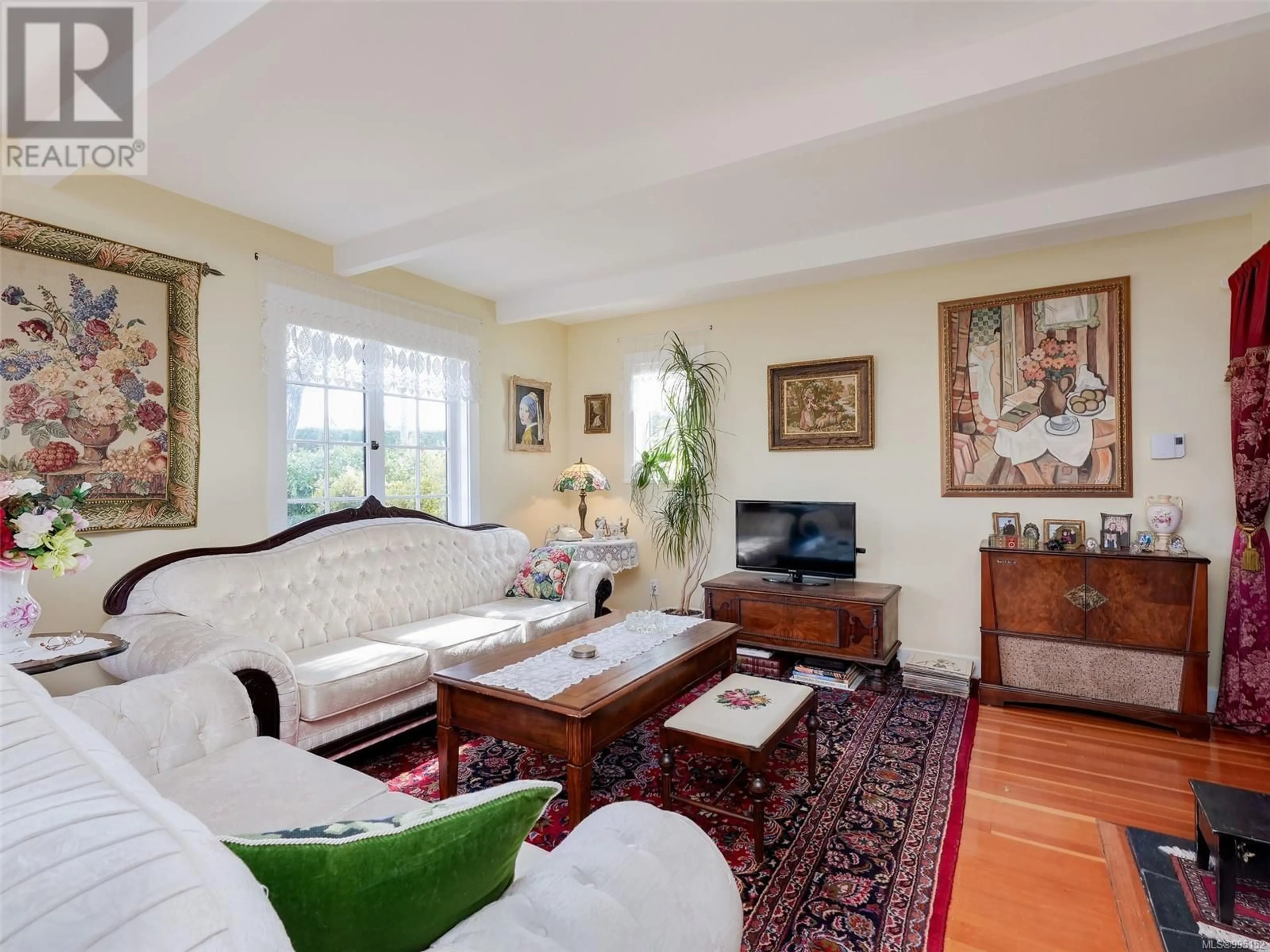 Living room with furniture, unknown for 841 MANN AVENUE, Saanich British Columbia V8Z3C5