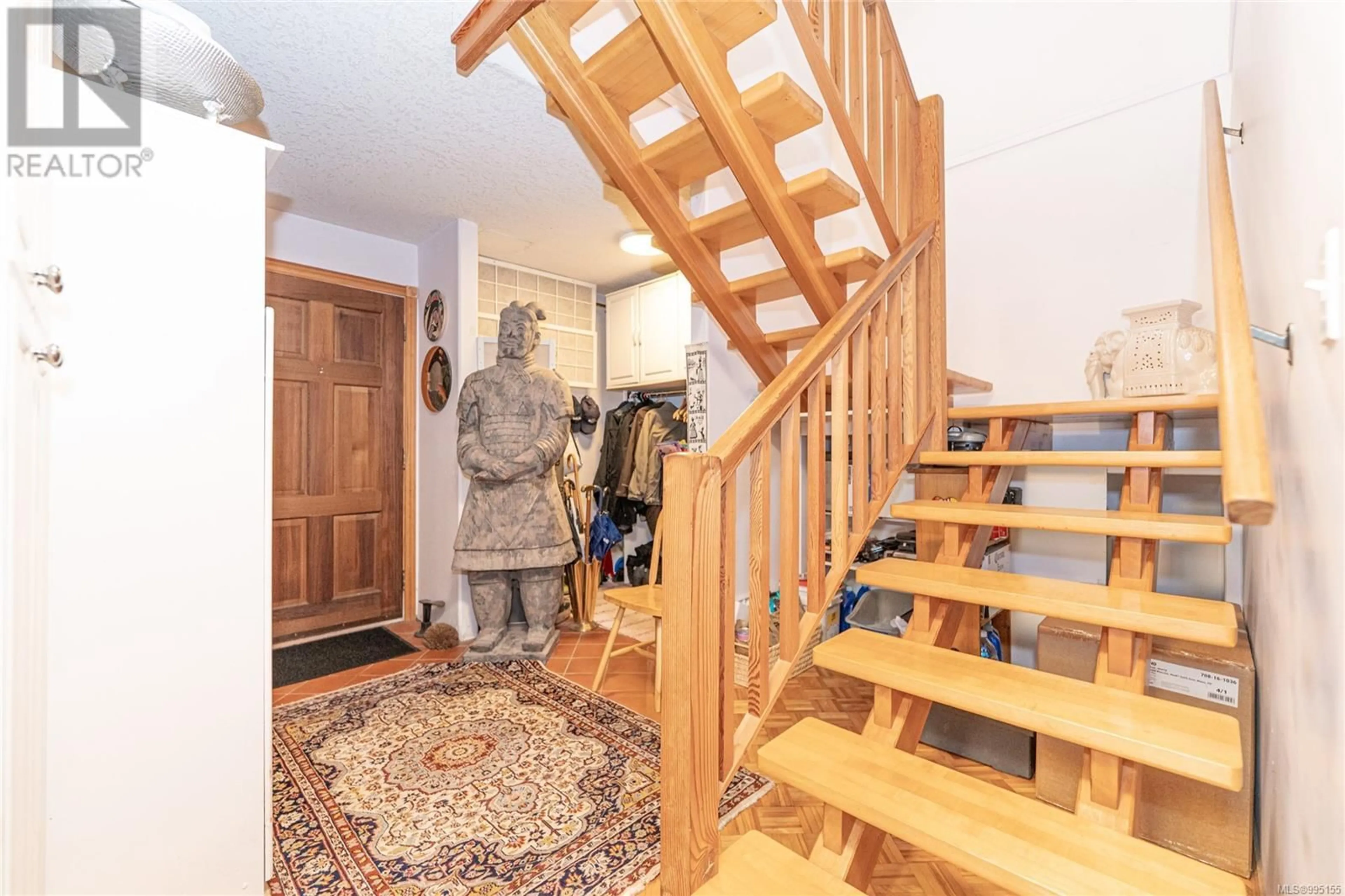 Indoor foyer for 10741 CHEMAINUS ROAD, Ladysmith British Columbia V0G2A6