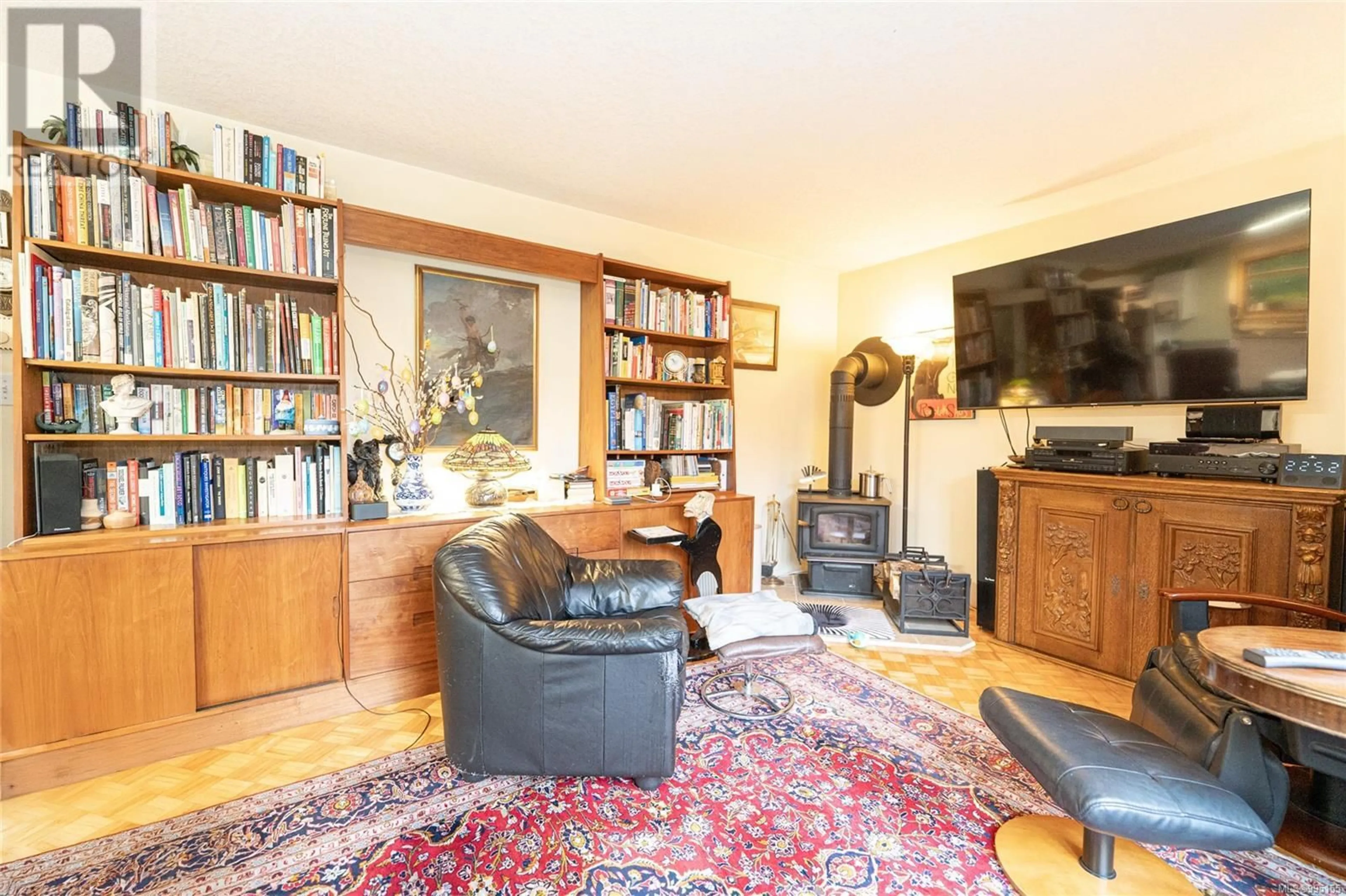 Living room with furniture, unknown for 10741 CHEMAINUS ROAD, Ladysmith British Columbia V0G2A6