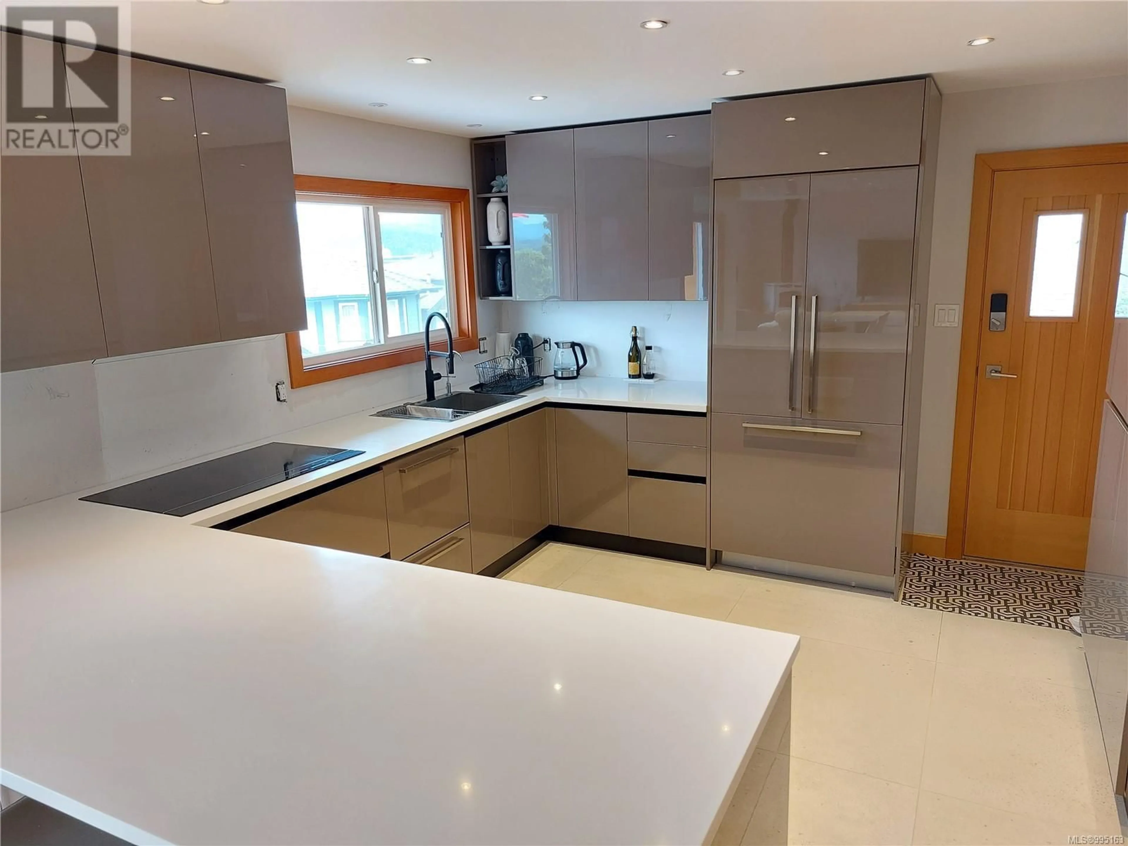 Contemporary kitchen, unknown for 1721 WILMOT ROAD, Cowichan Bay British Columbia V0R1N1