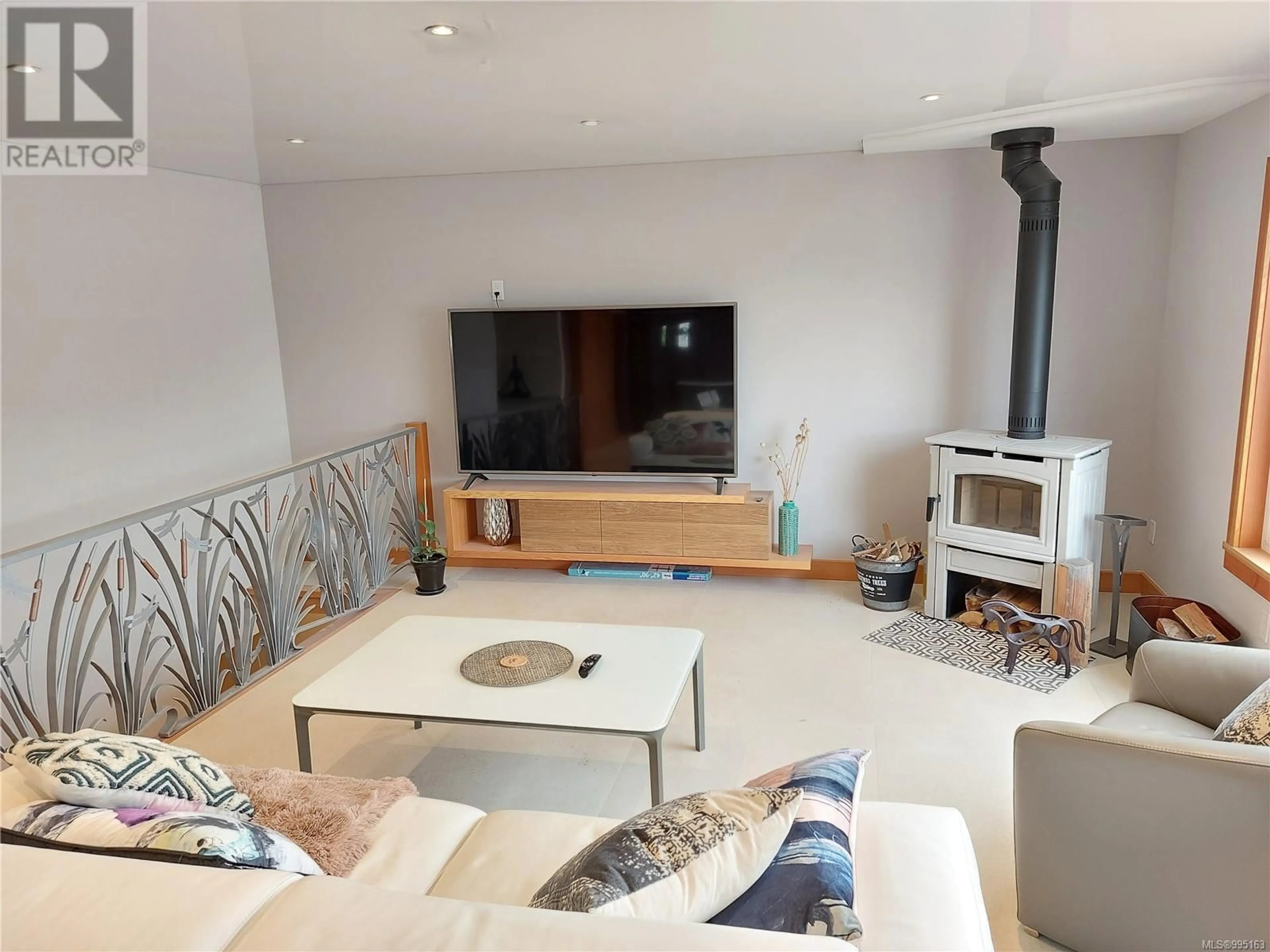 Living room with furniture, unknown for 1721 WILMOT ROAD, Cowichan Bay British Columbia V0R1N1