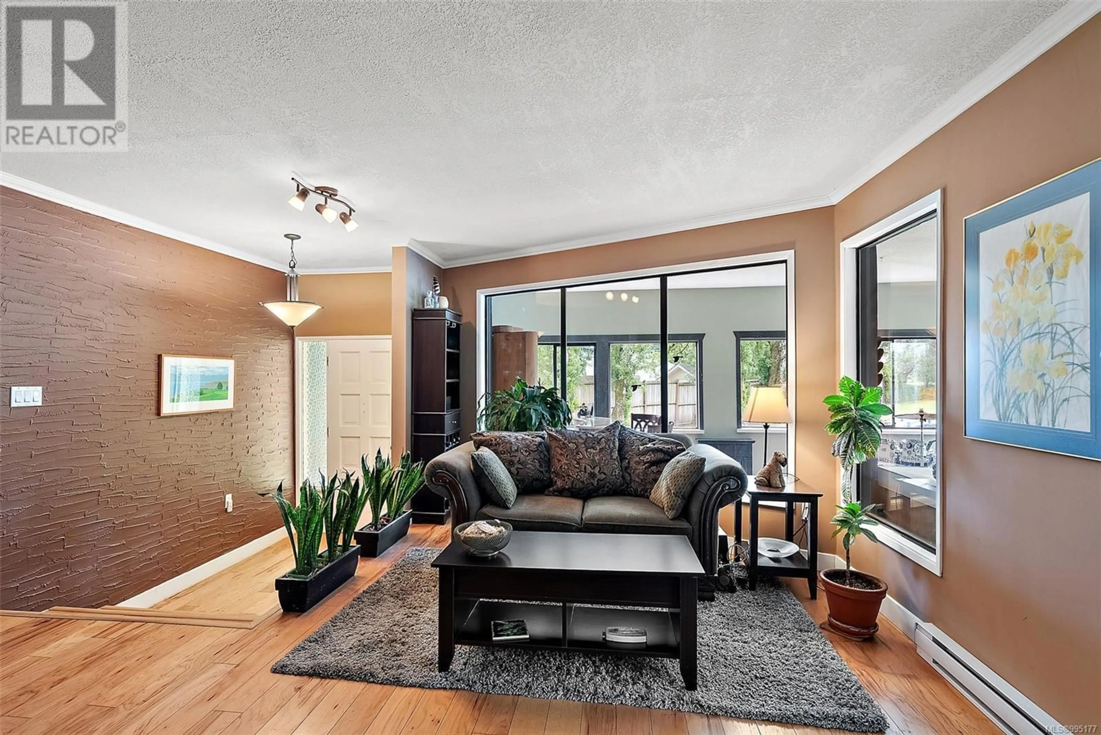 Living room with furniture, unknown for 3025 COBBLE HILL ROAD, Mill Bay British Columbia V8H1G9