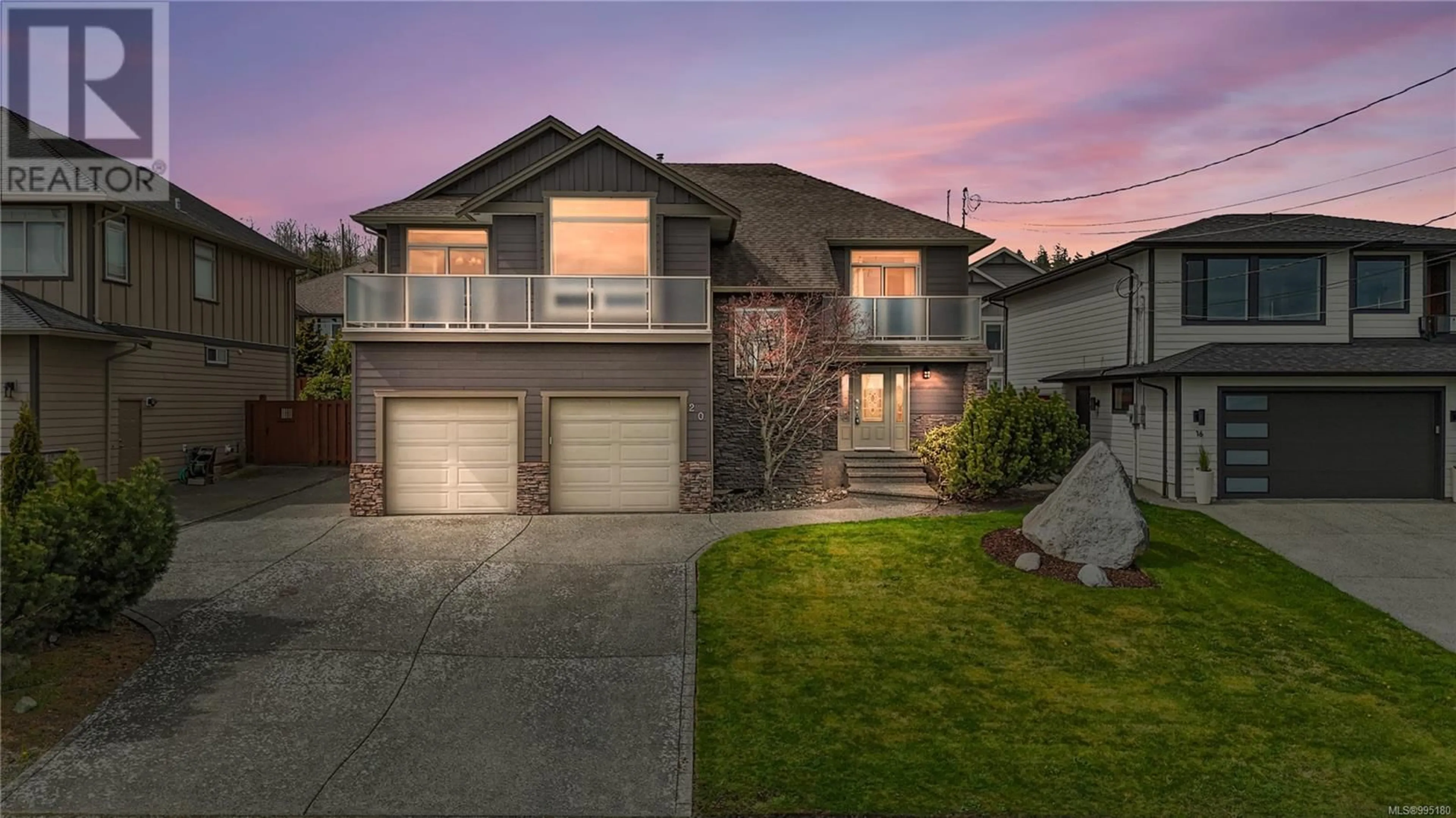 Home with vinyl exterior material, street for 20 MCLEAN STREET SOUTH, Campbell River British Columbia V9W6E1