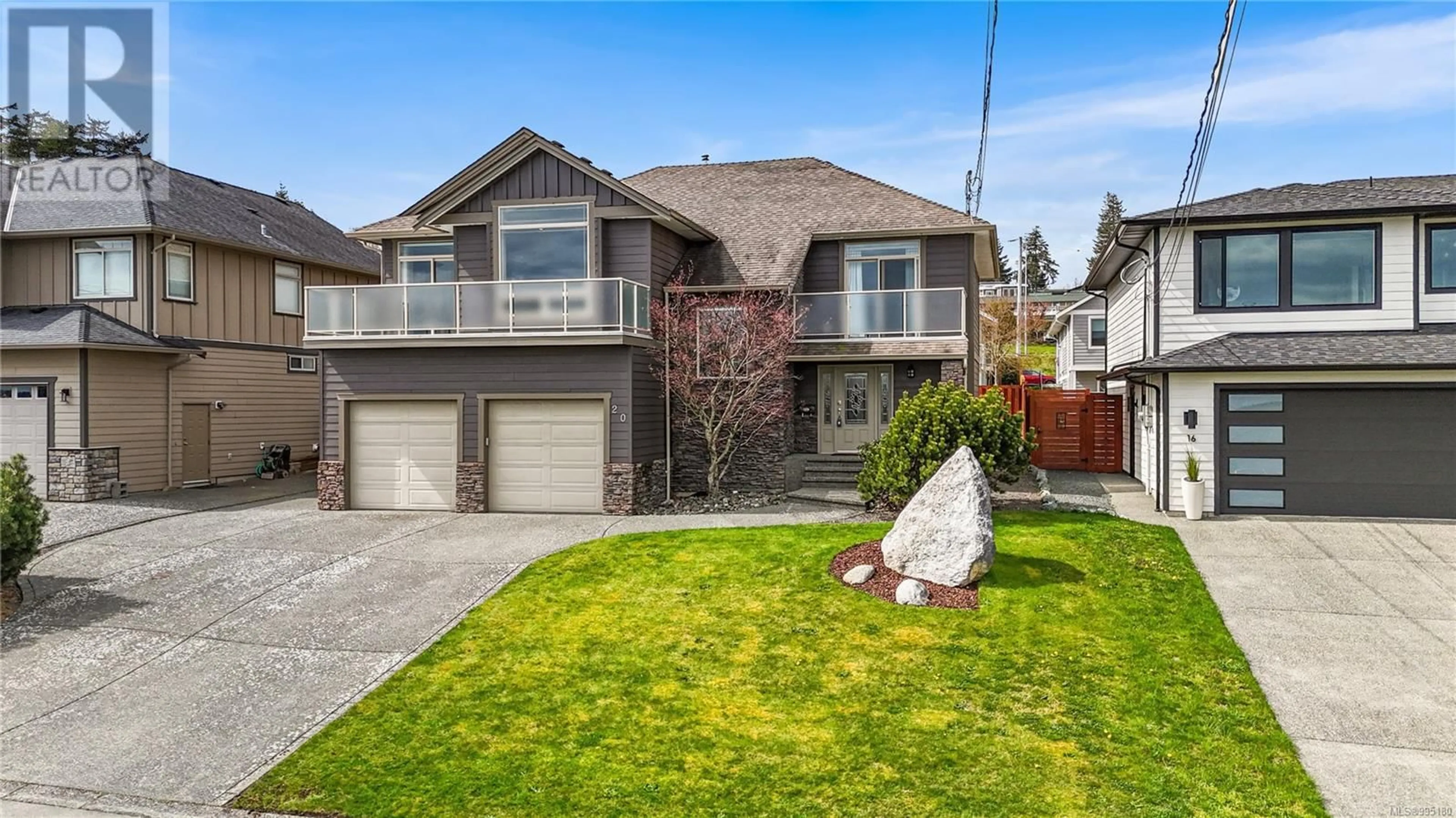 Home with vinyl exterior material, street for 20 MCLEAN STREET SOUTH, Campbell River British Columbia V9W6E1