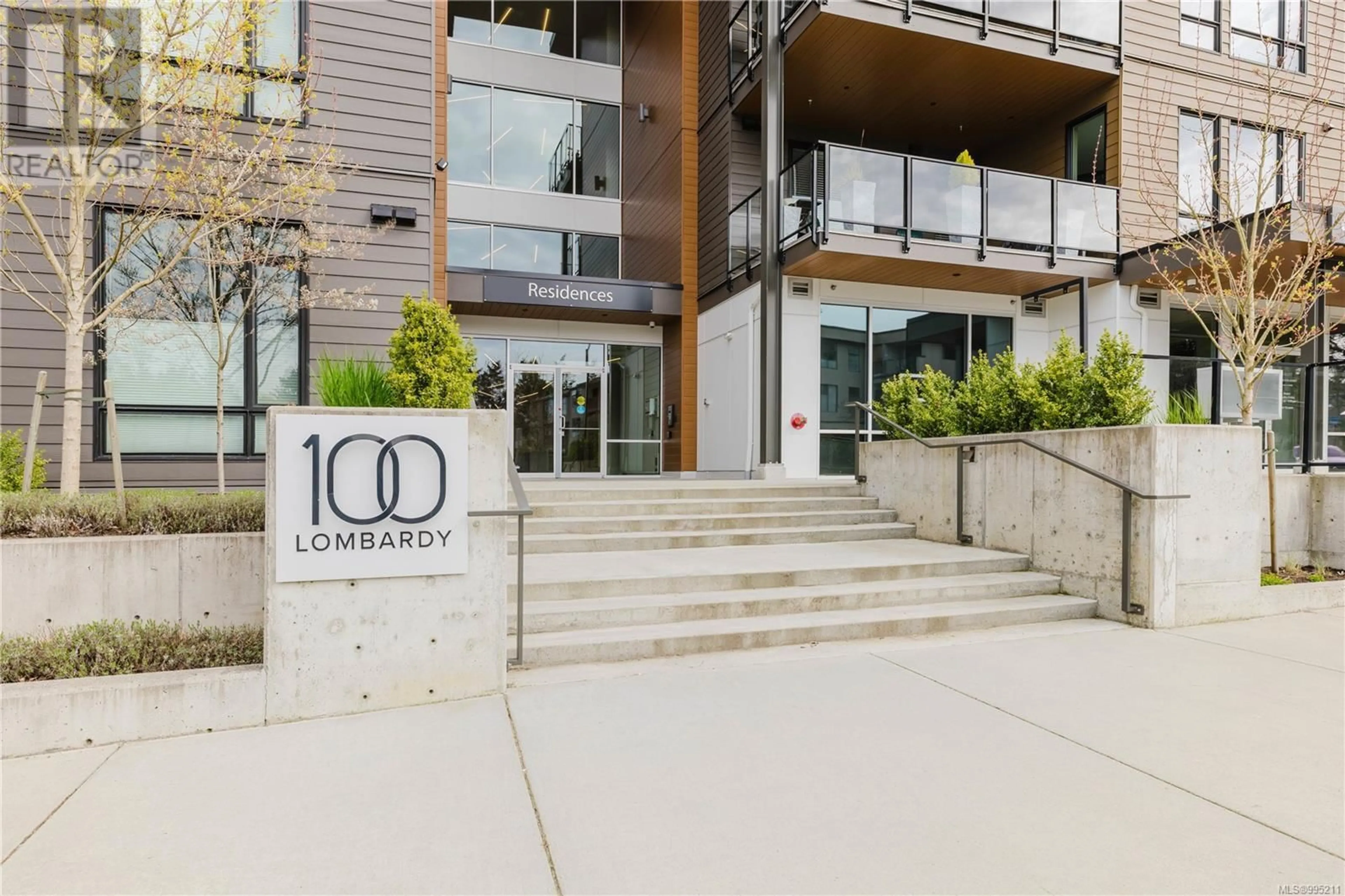 Indoor foyer for 208 - 100 LOMBARDY STREET, Parksville British Columbia V9P1P3