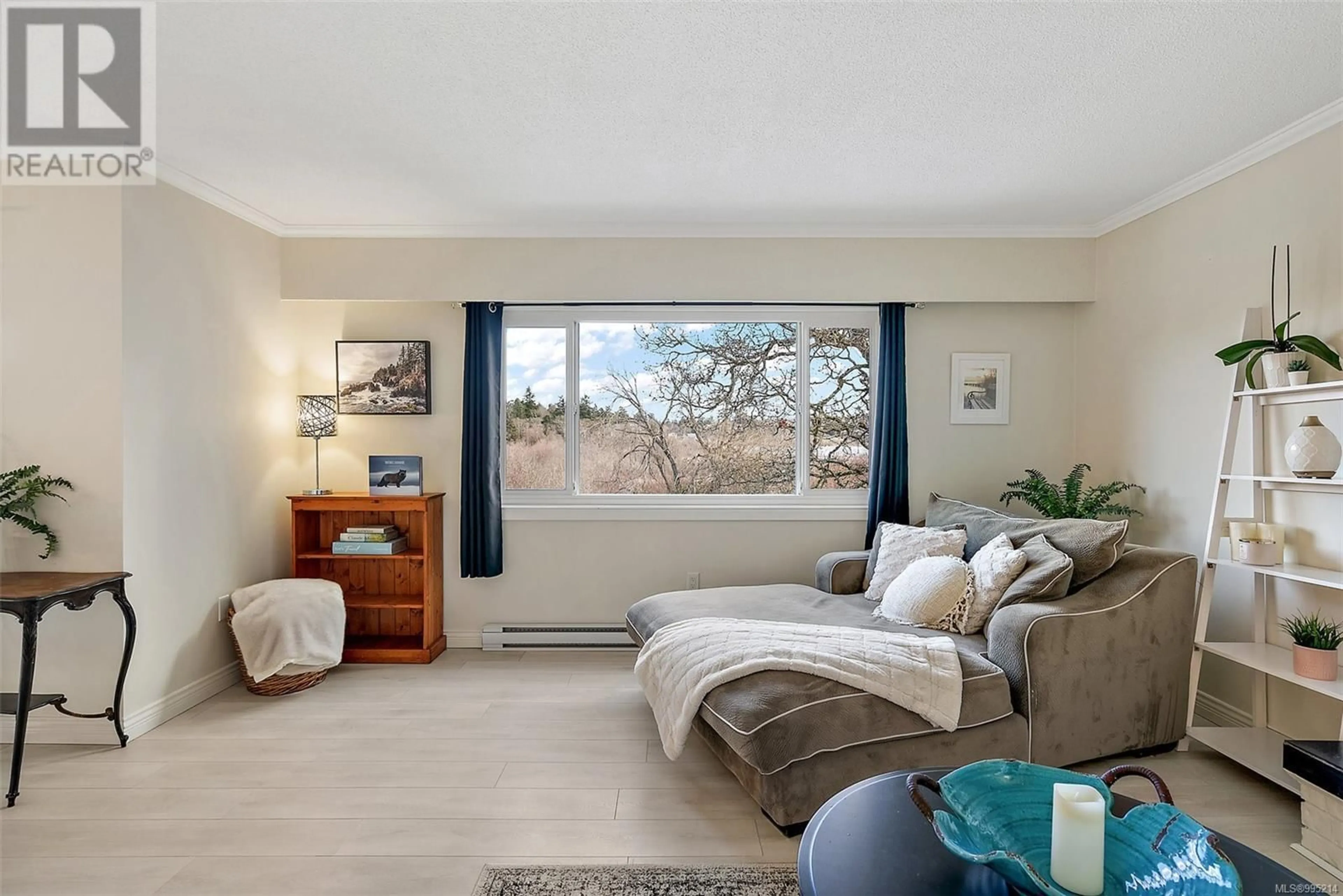 Living room with furniture, unknown for 3874 LANCASTER ROAD, Saanich British Columbia V8X2B3