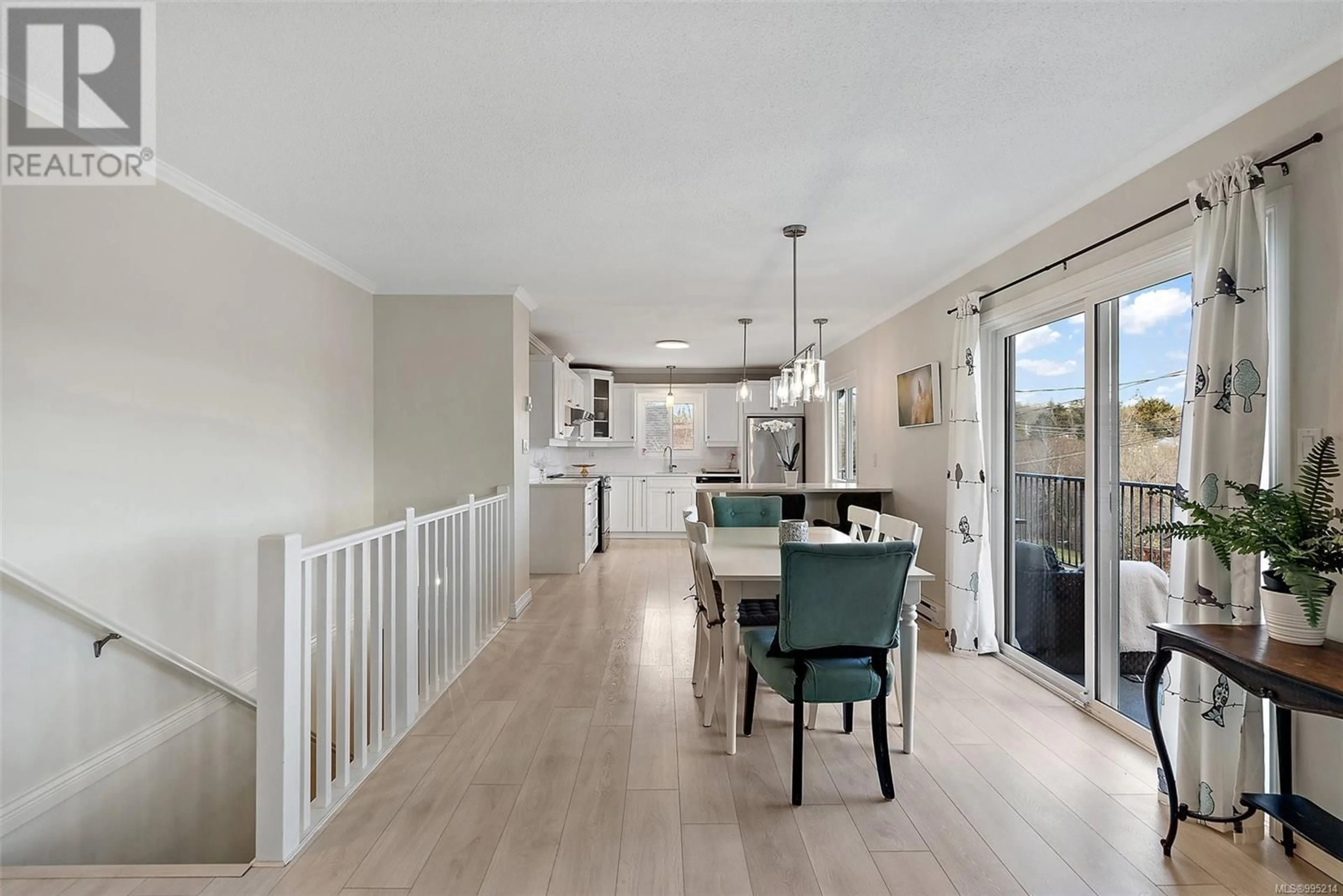 Open concept kitchen, unknown for 3874 LANCASTER ROAD, Saanich British Columbia V8X2B3