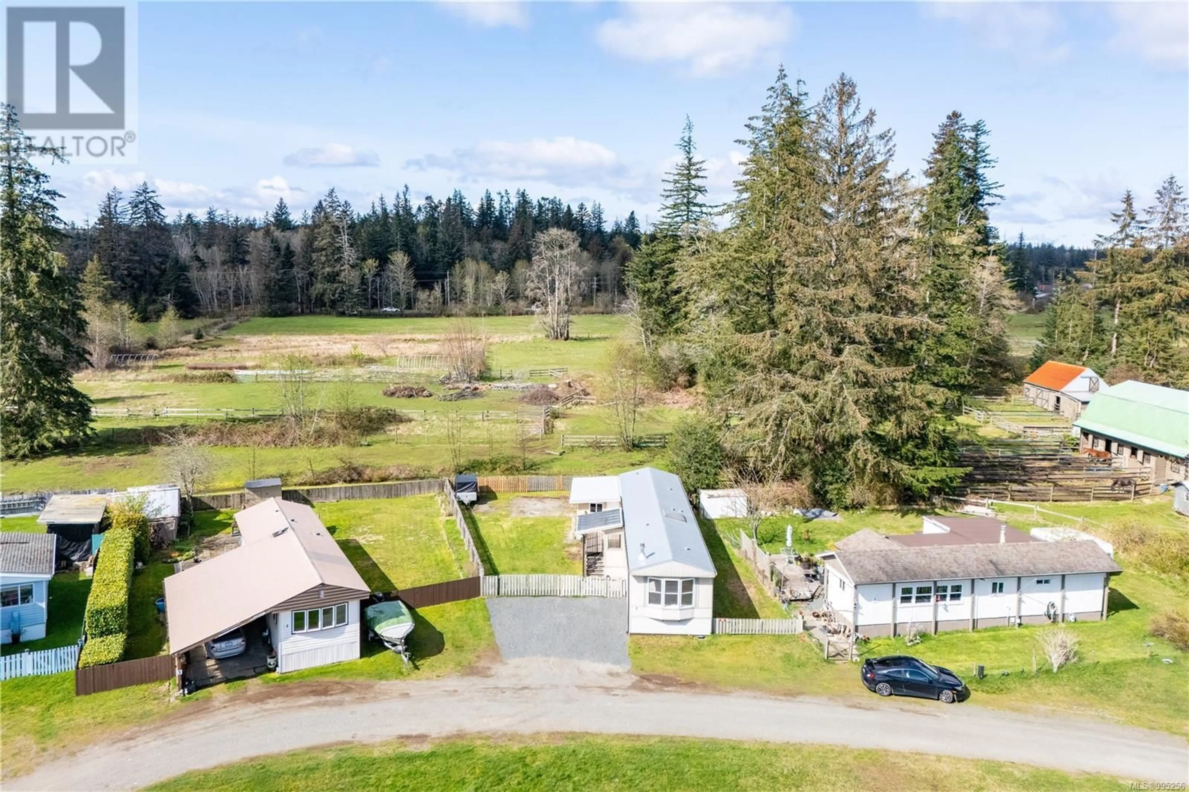 A pic from outside/outdoor area/front of a property/back of a property/a pic from drone, water/lake/river/ocean view for 2 - 3325 ISLAND HIGHWAY, Campbell River British Columbia V9W2H9
