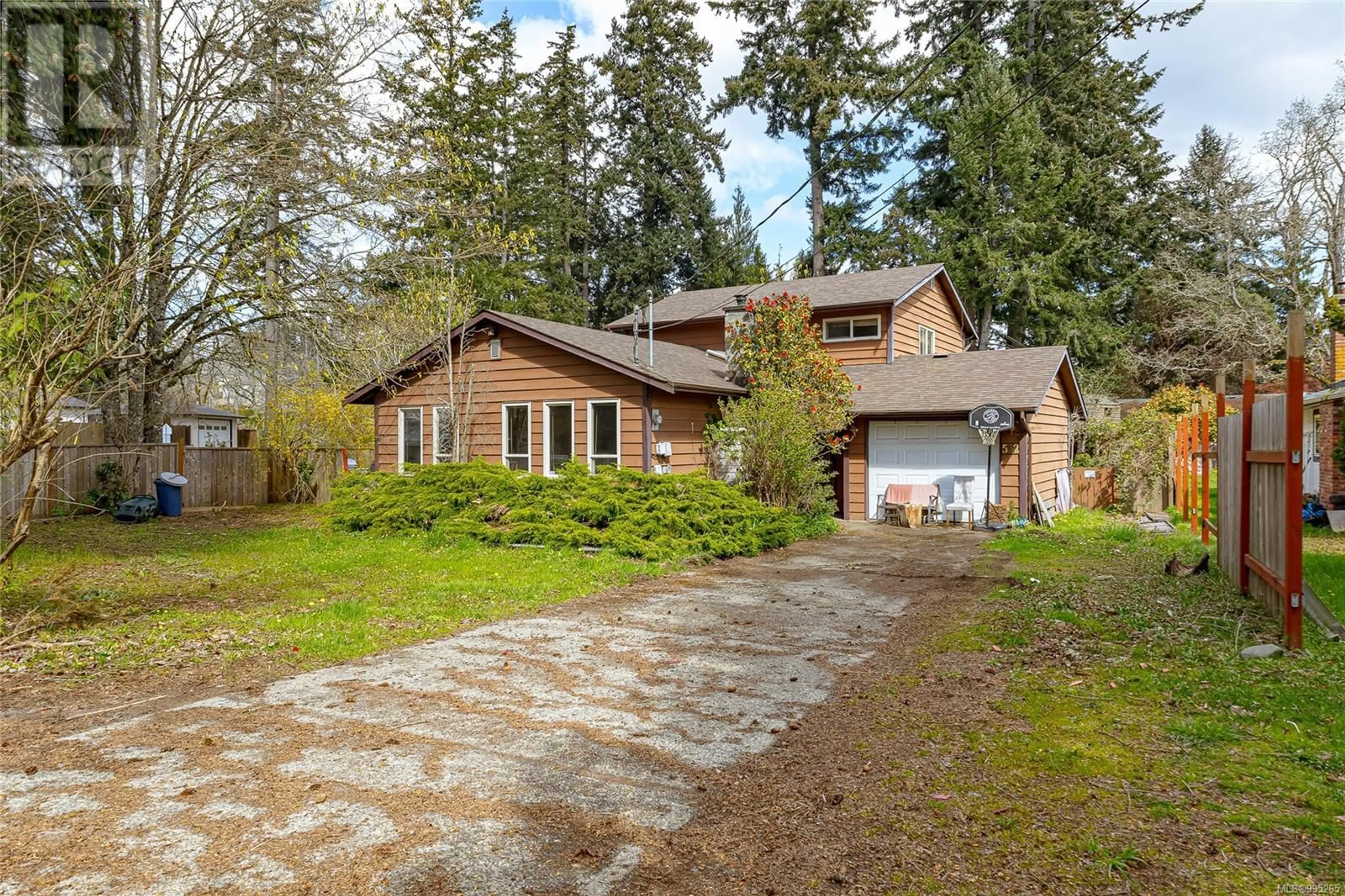 A pic from outside/outdoor area/front of a property/back of a property/a pic from drone, unknown for 532 ATKINS AVENUE, Langford British Columbia V9B2Z8