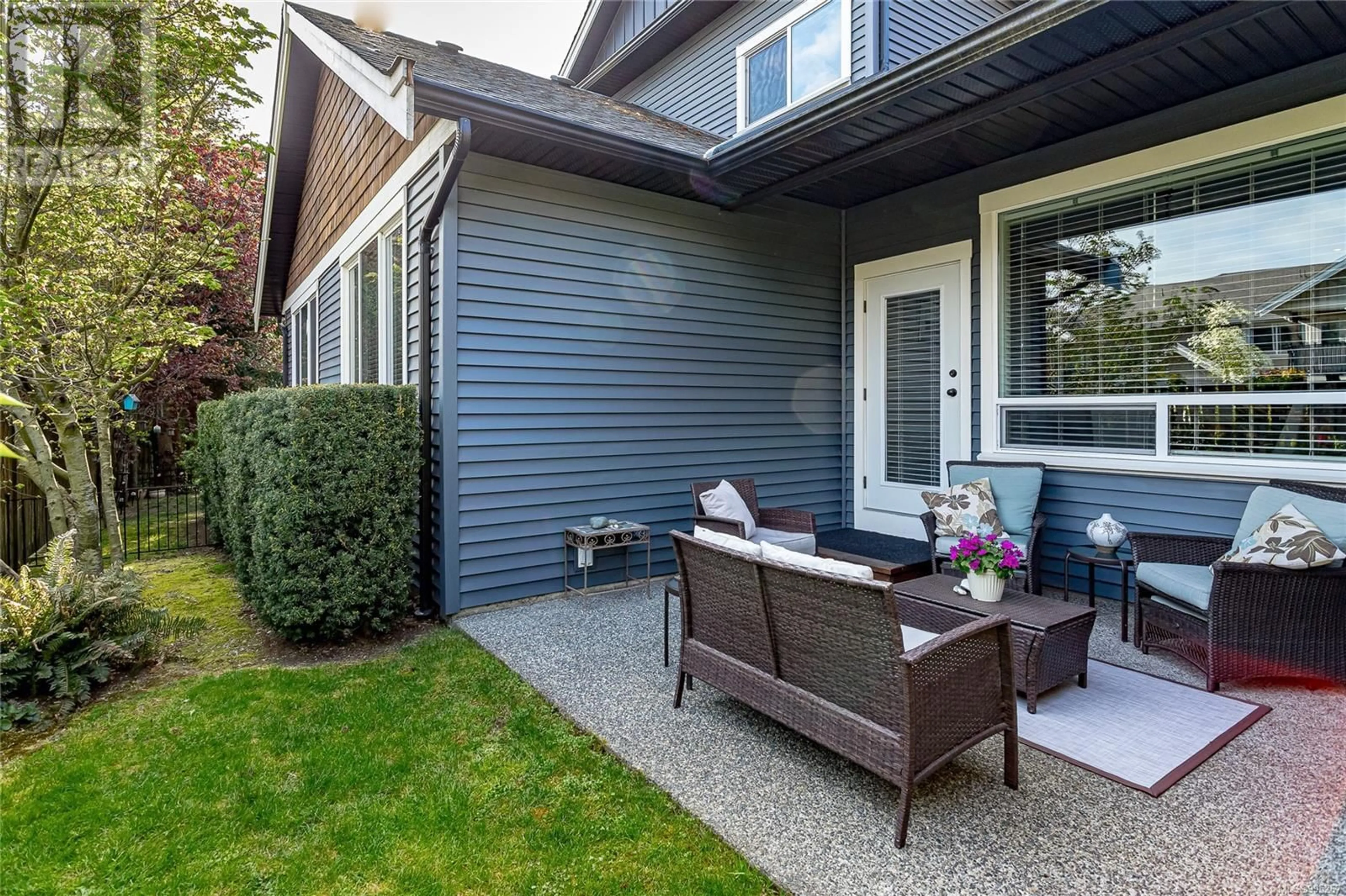Home with vinyl exterior material, street for 101 - 6204 LEXINGTON PLACE, Nanaimo British Columbia V9V0A6