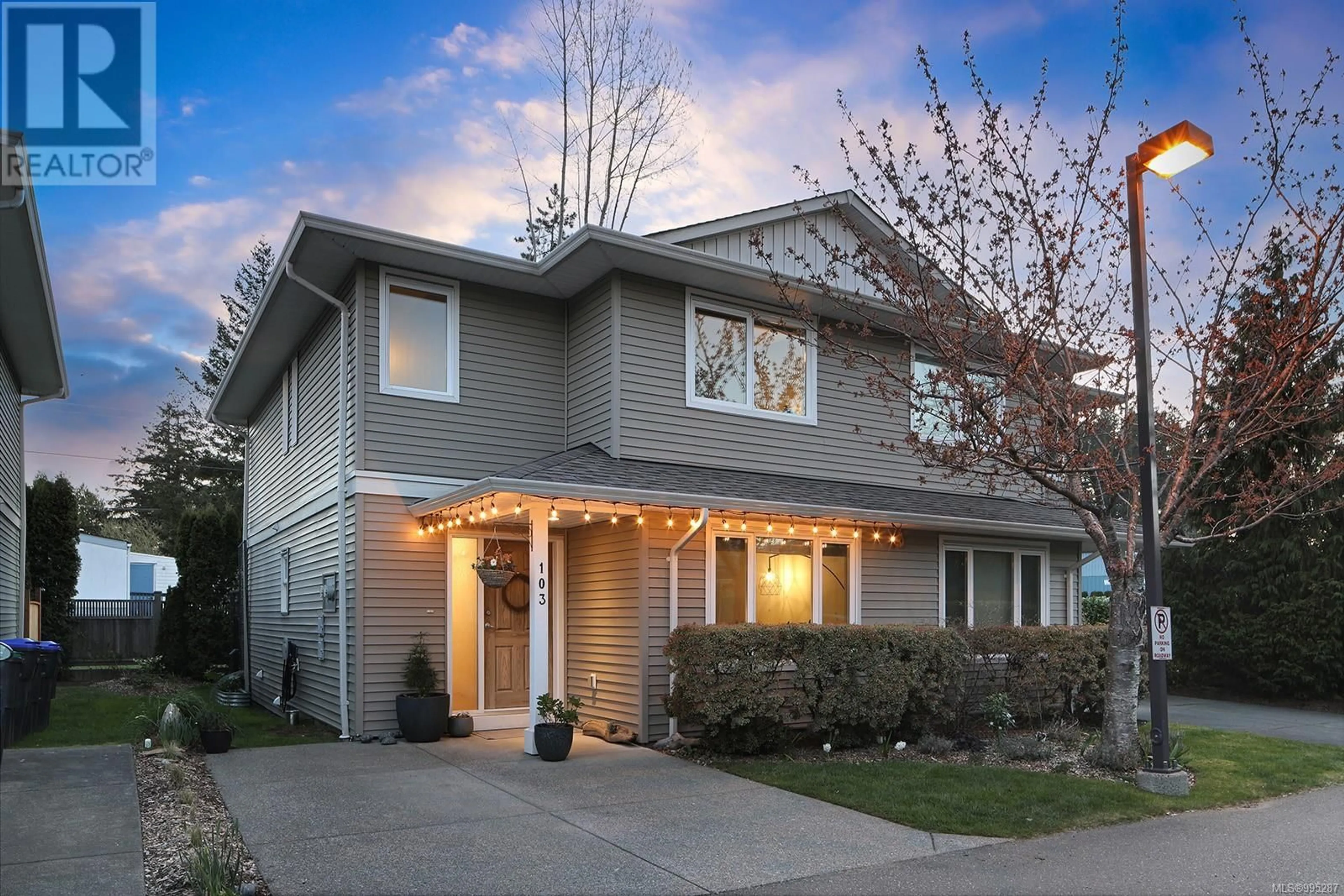Home with vinyl exterior material, street for 103 - 1500 CUMBERLAND ROAD, Courtenay British Columbia V9N2E9