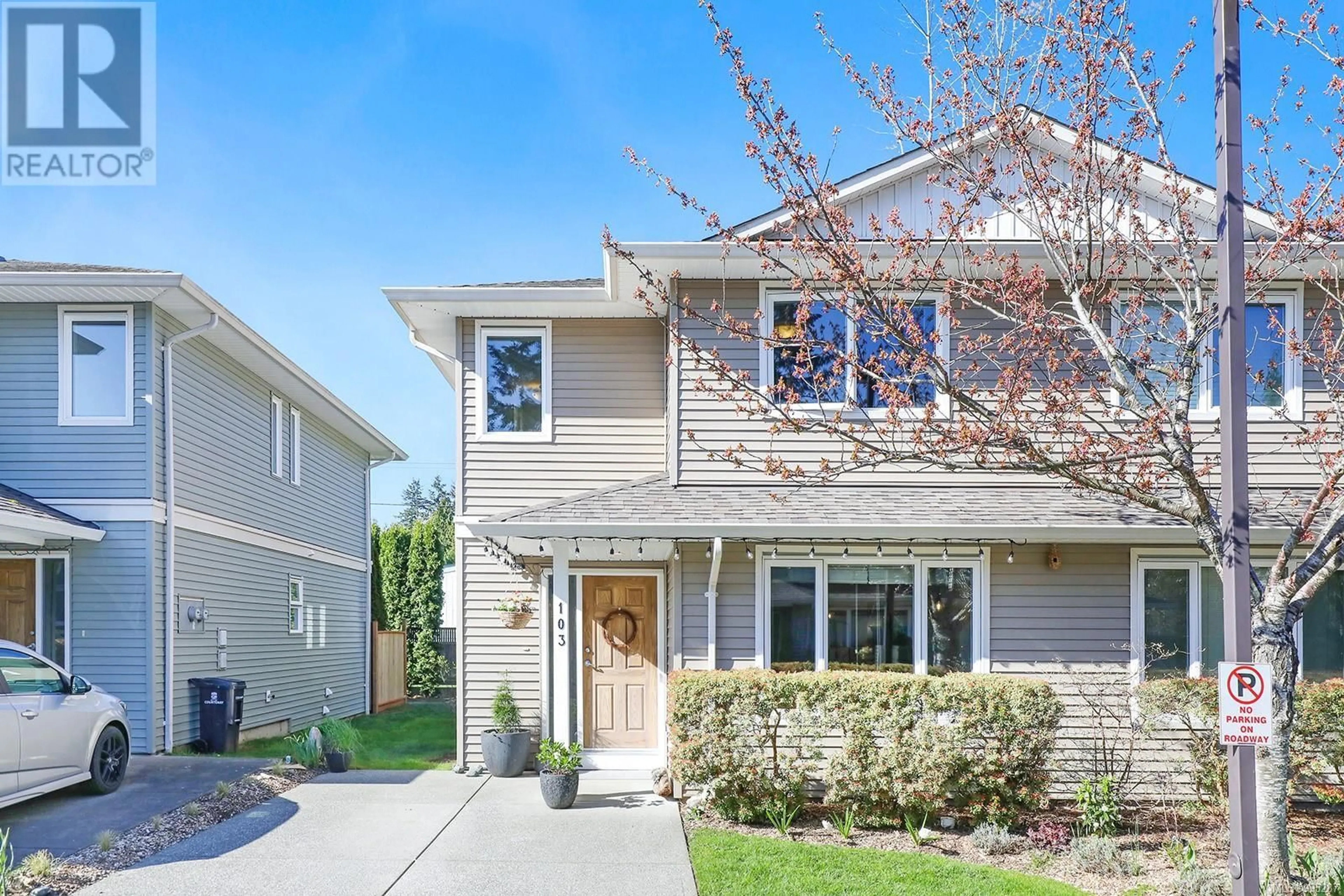 Home with vinyl exterior material, street for 103 - 1500 CUMBERLAND ROAD, Courtenay British Columbia V9N2E9