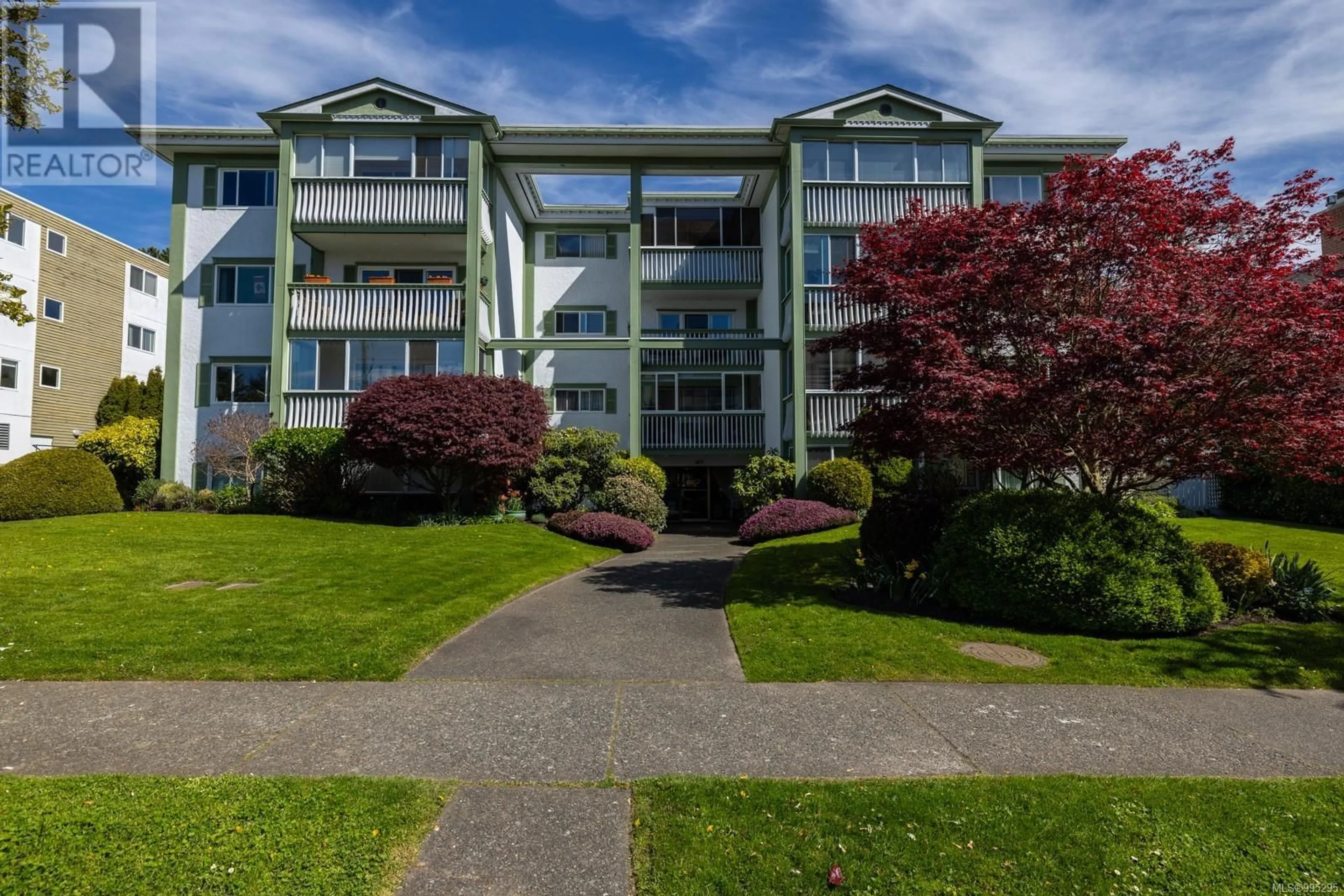 A pic from outside/outdoor area/front of a property/back of a property/a pic from drone, unknown for 204 - 415 LINDEN AVENUE, Victoria British Columbia V8V4G2