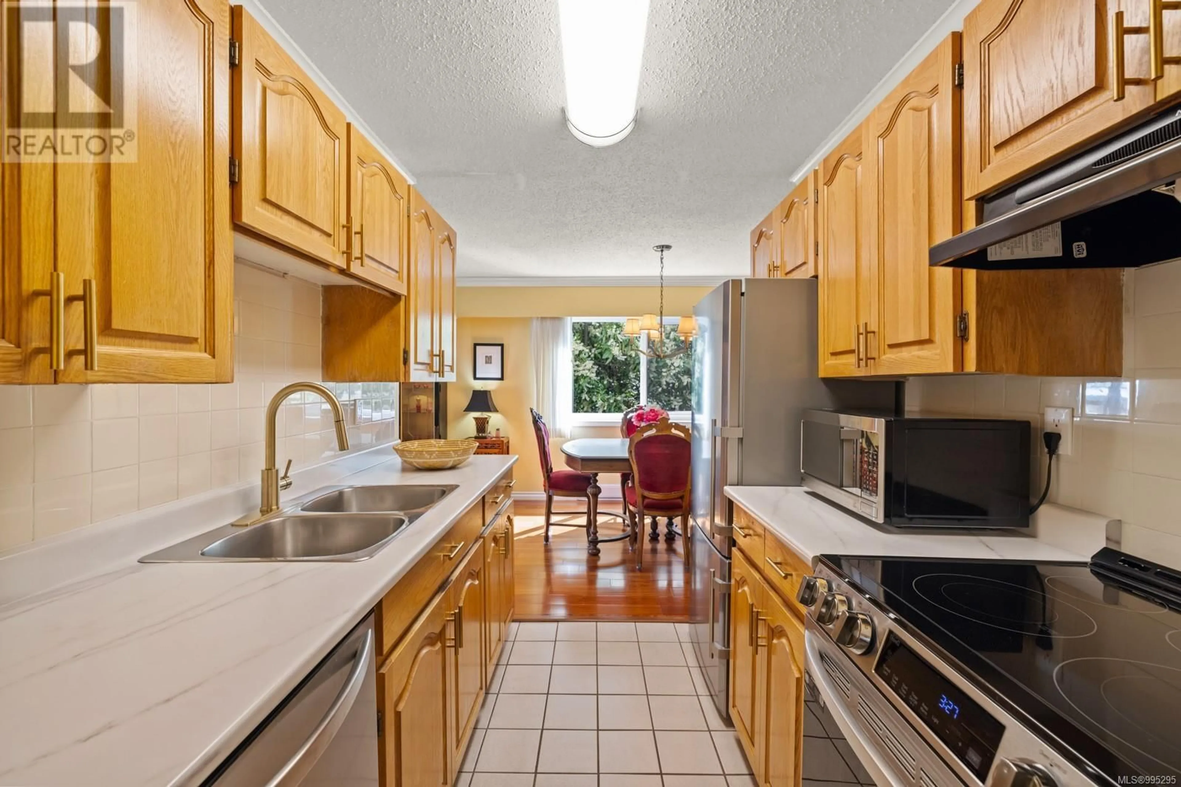 Standard kitchen, ceramic/tile floor for 204 - 415 LINDEN AVENUE, Victoria British Columbia V8V4G2