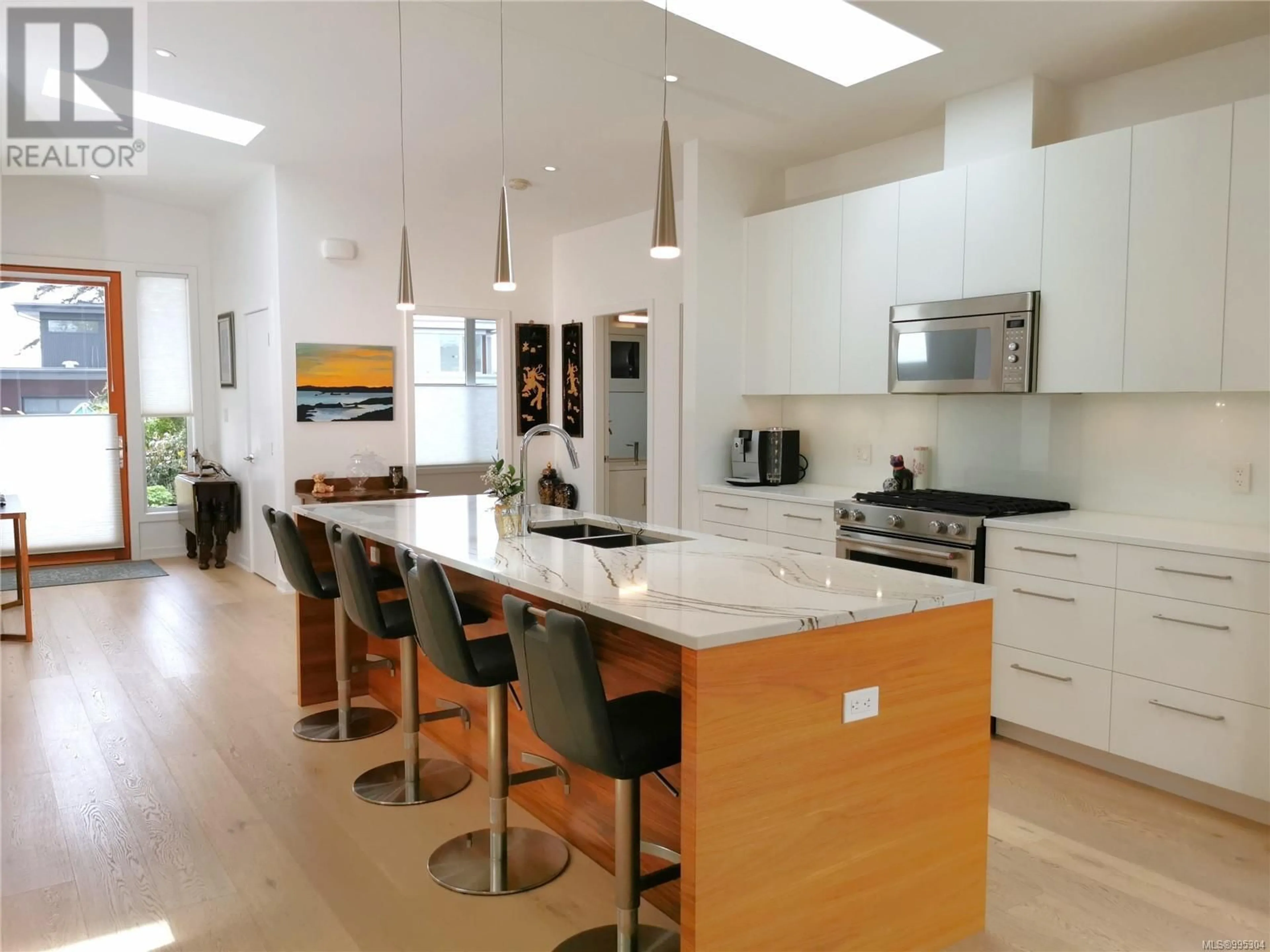 Contemporary kitchen, unknown for 10382 ALLBAY ROAD, Sidney British Columbia V8L2N9