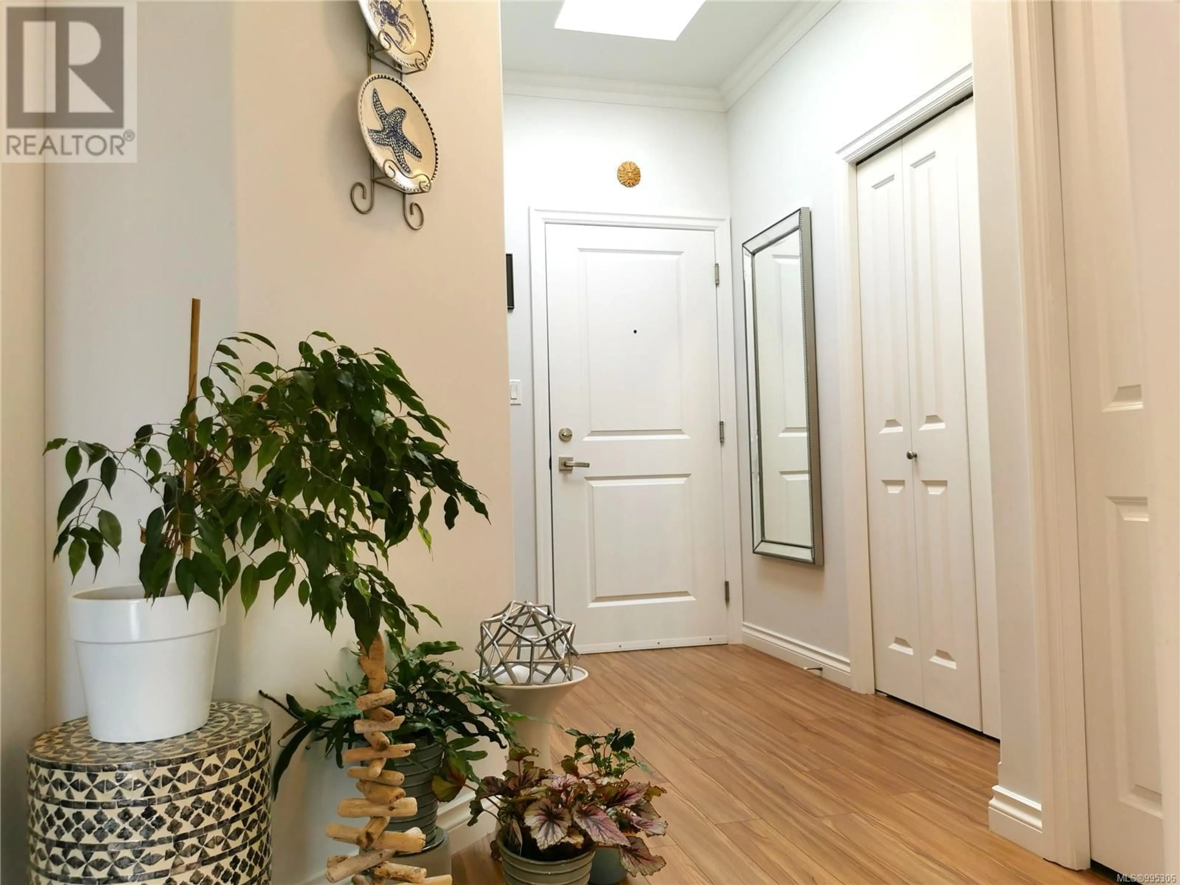 Indoor entryway for 307 - 9751 FOURTH STREET, Sidney British Columbia V8L2Y9