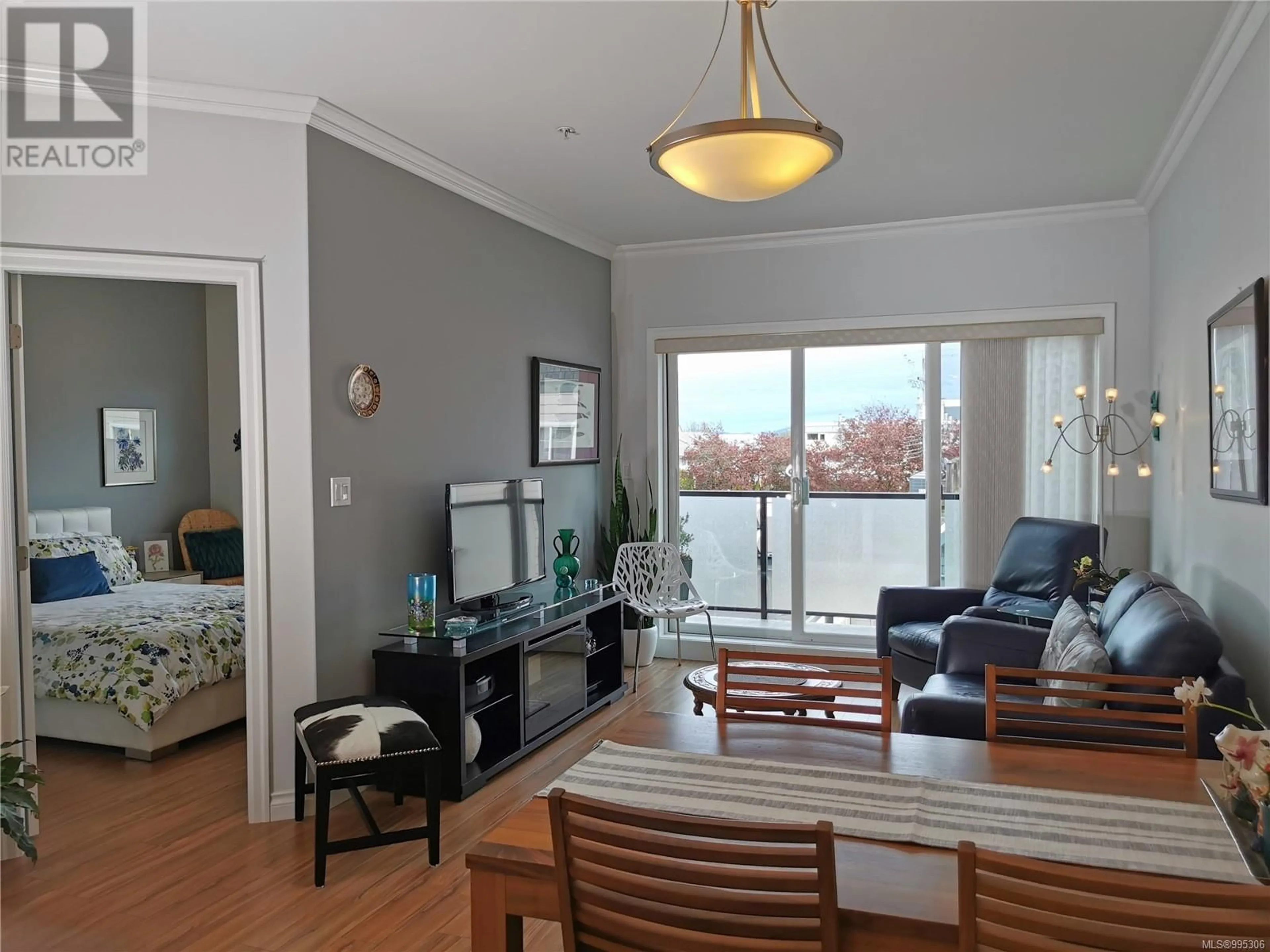 Living room with furniture, wood/laminate floor for 307 - 9751 FOURTH STREET, Sidney British Columbia V8L2Y9