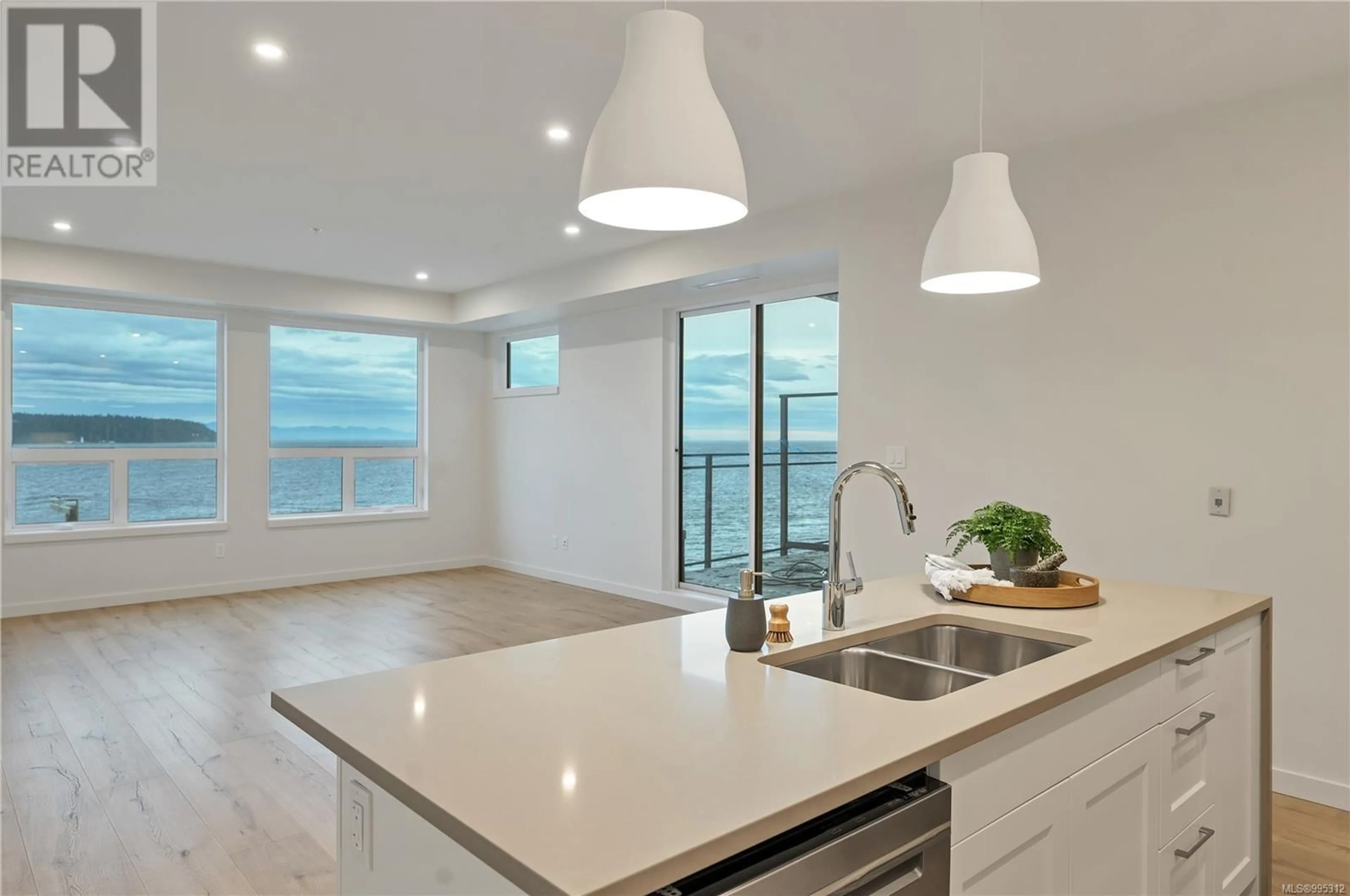 Contemporary kitchen, unknown for 504 - 536 ISLAND HIGHWAY SOUTH, Campbell River British Columbia V9W1A5