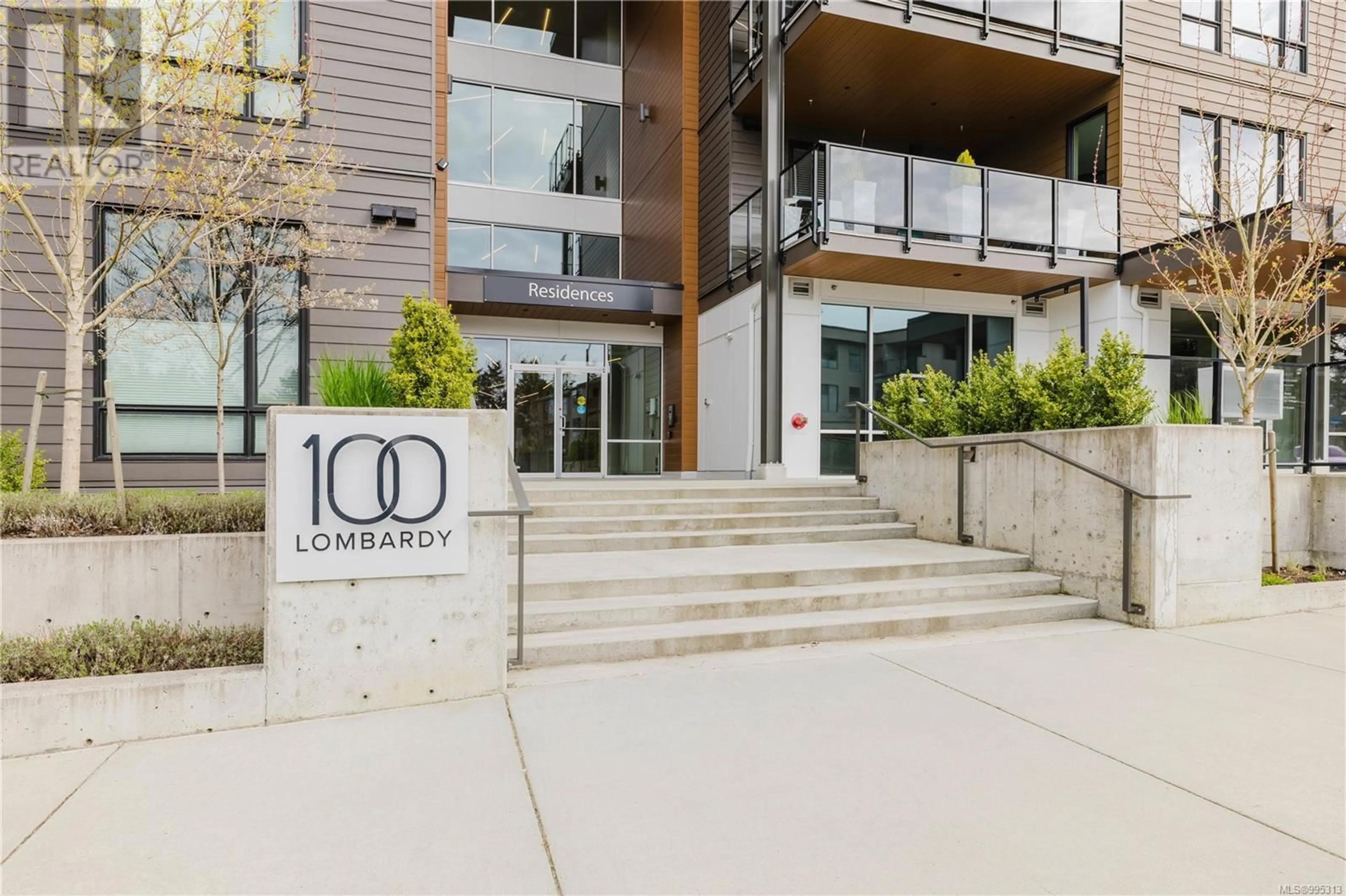 Indoor foyer for 402 - 100 LOMBARDY STREET, Parksville British Columbia V9P1P3