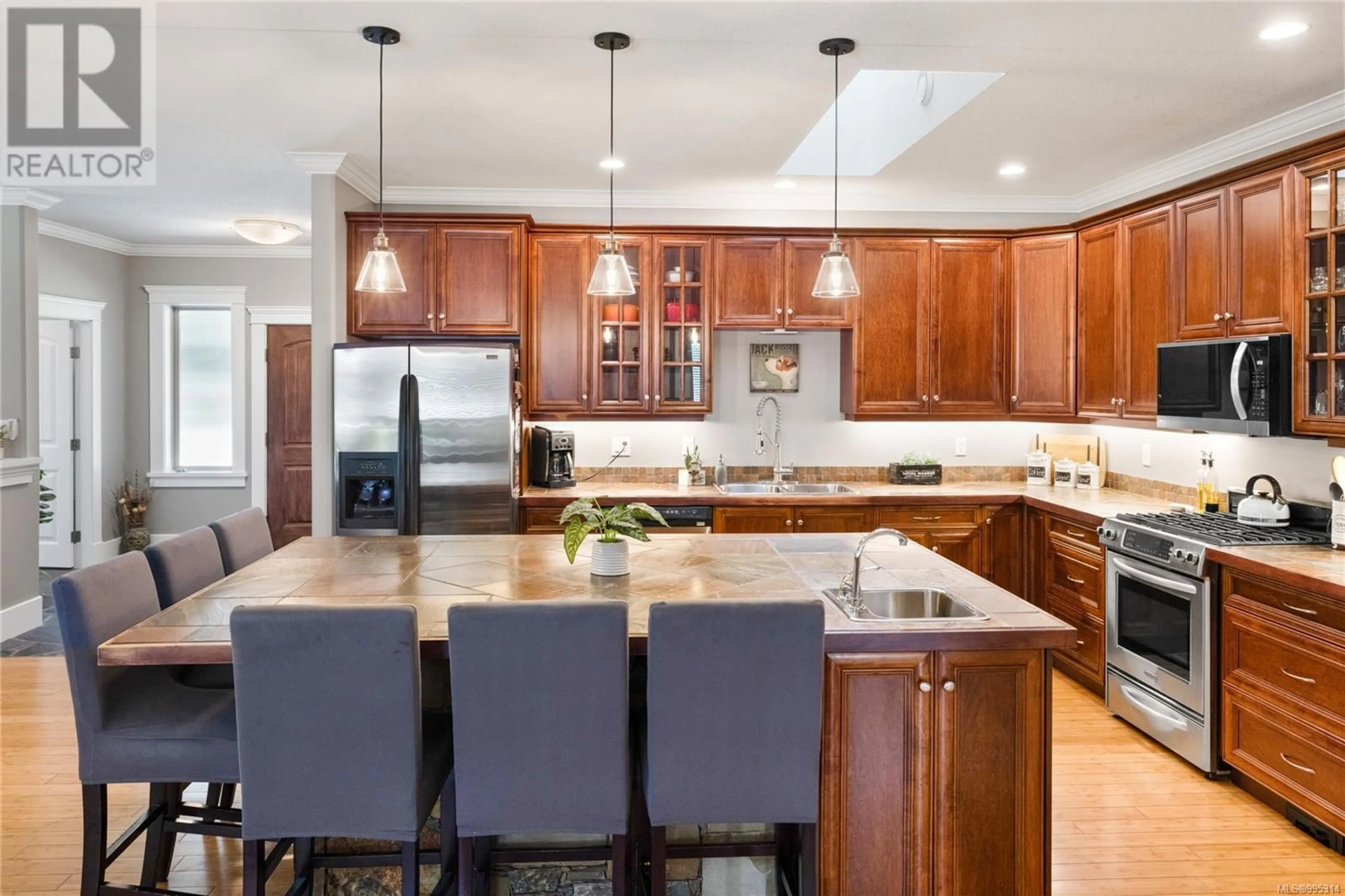 Open concept kitchen, ceramic/tile floor for 1090 COLDWATER ROAD, Parksville British Columbia V9P2T2