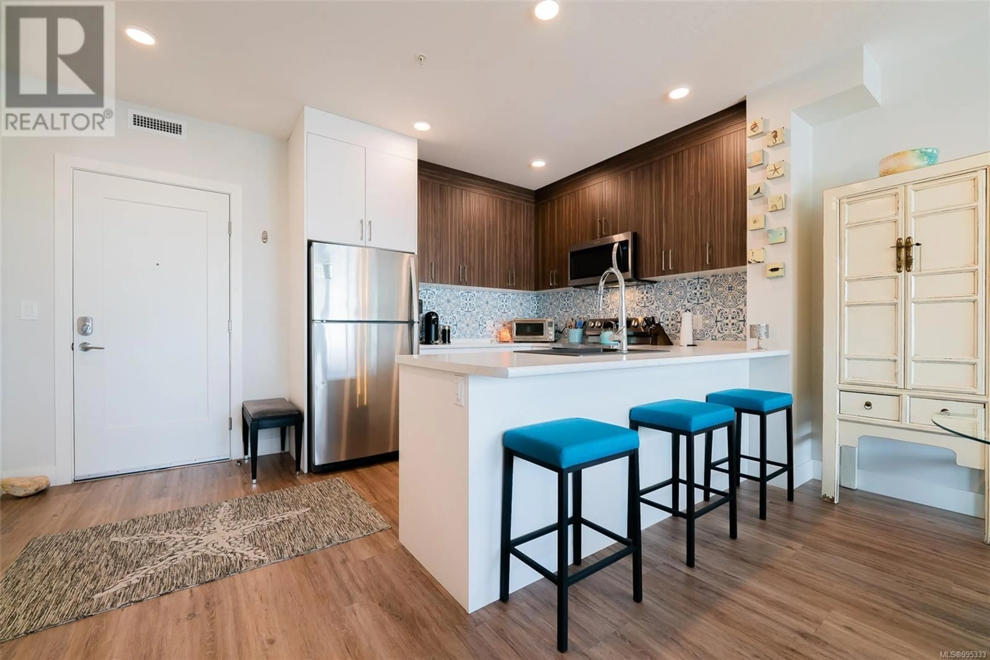 Open concept kitchen, wood/laminate floor for 102 - 6544 METRAL DRIVE, Nanaimo British Columbia V9T2L8