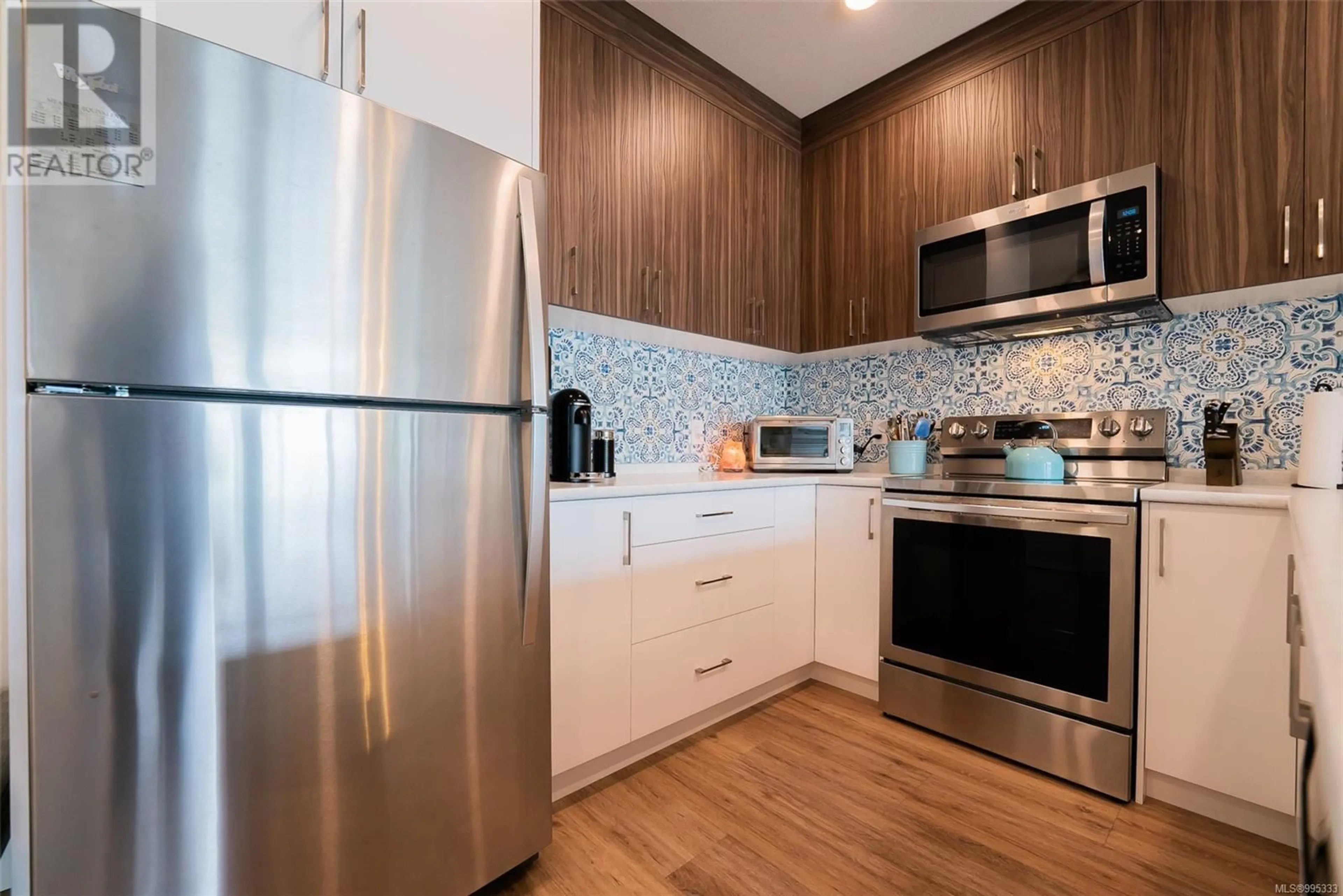 Standard kitchen, unknown for 102 - 6544 METRAL DRIVE, Nanaimo British Columbia V9T2L8