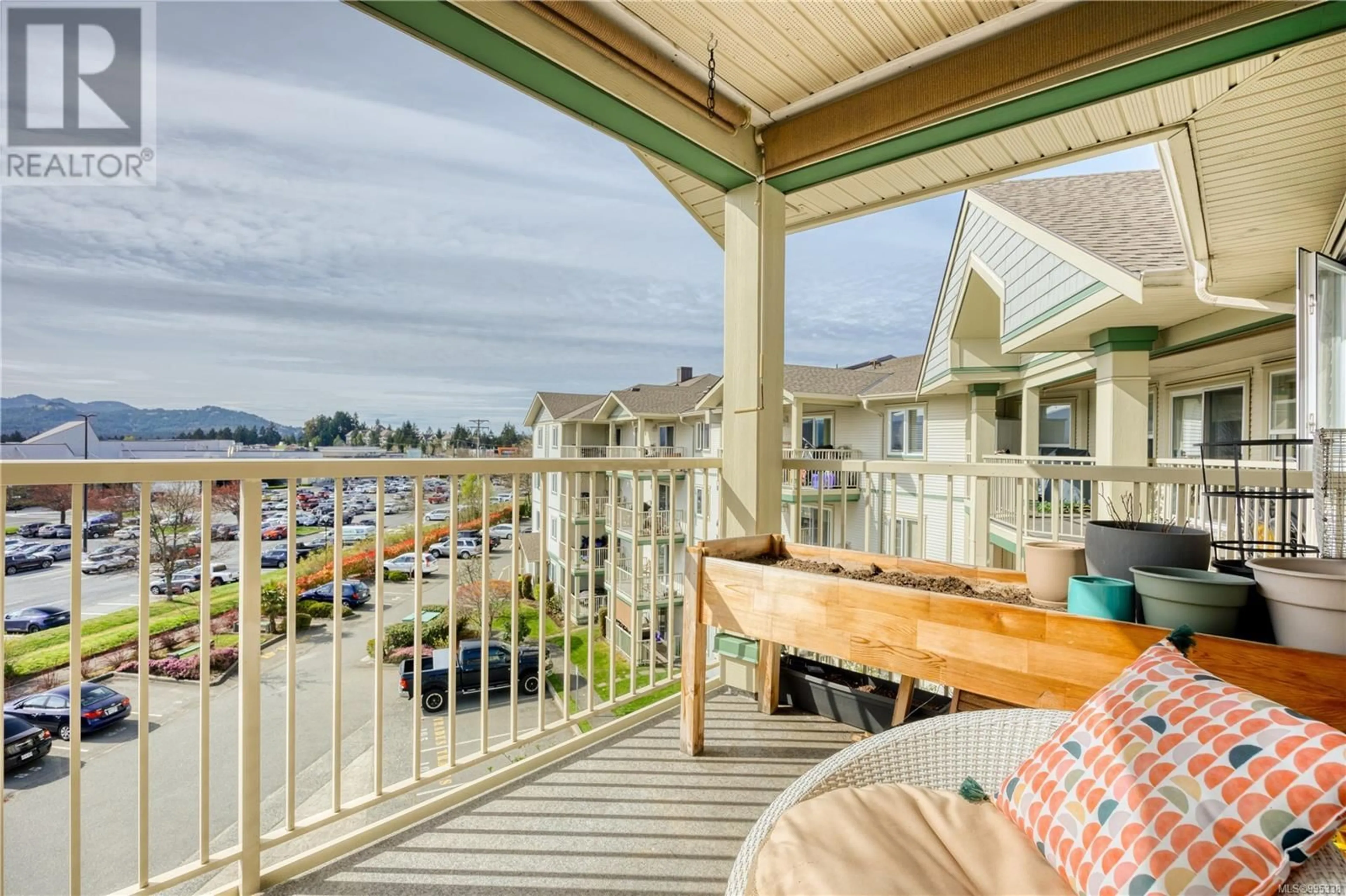 Balcony in the apartment, water/lake/river/ocean view for 405 - 4971 SONGBIRD PLACE, Nanaimo British Columbia V9T6L1