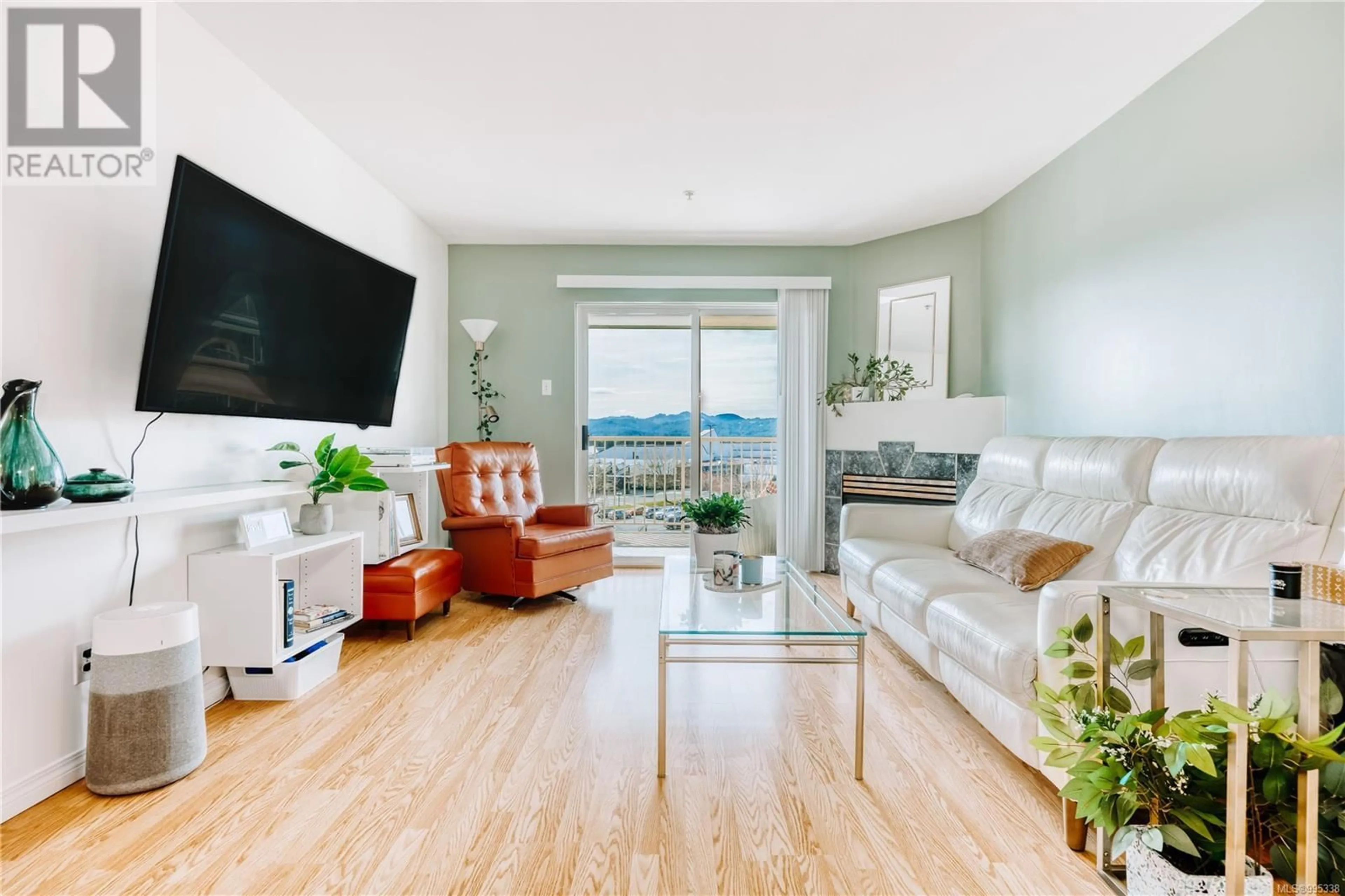 Living room with furniture, wood/laminate floor for 405 - 4971 SONGBIRD PLACE, Nanaimo British Columbia V9T6L1