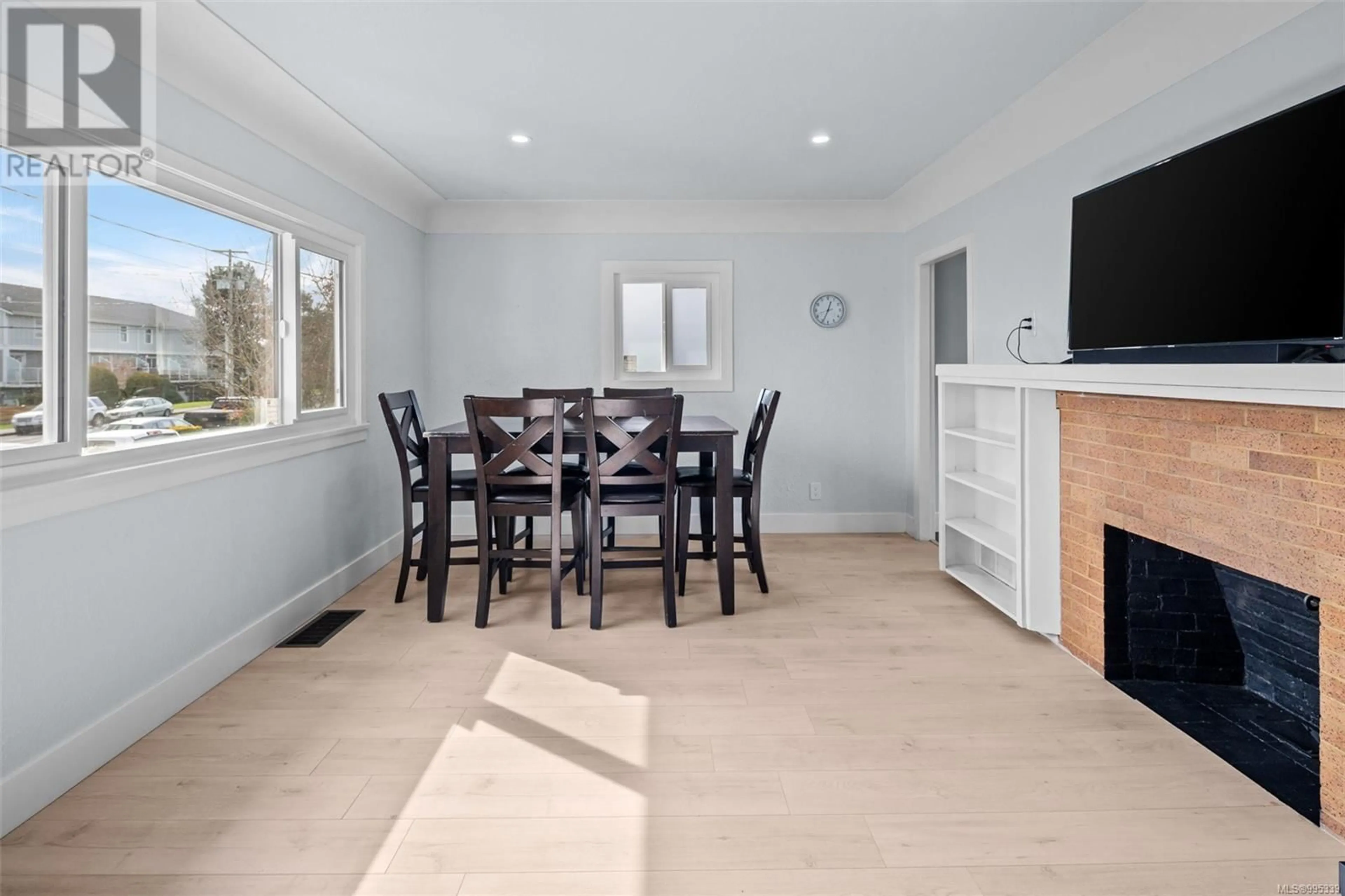 Unknown for 3240 HARRIET ROAD, Saanich British Columbia V8Z3S2