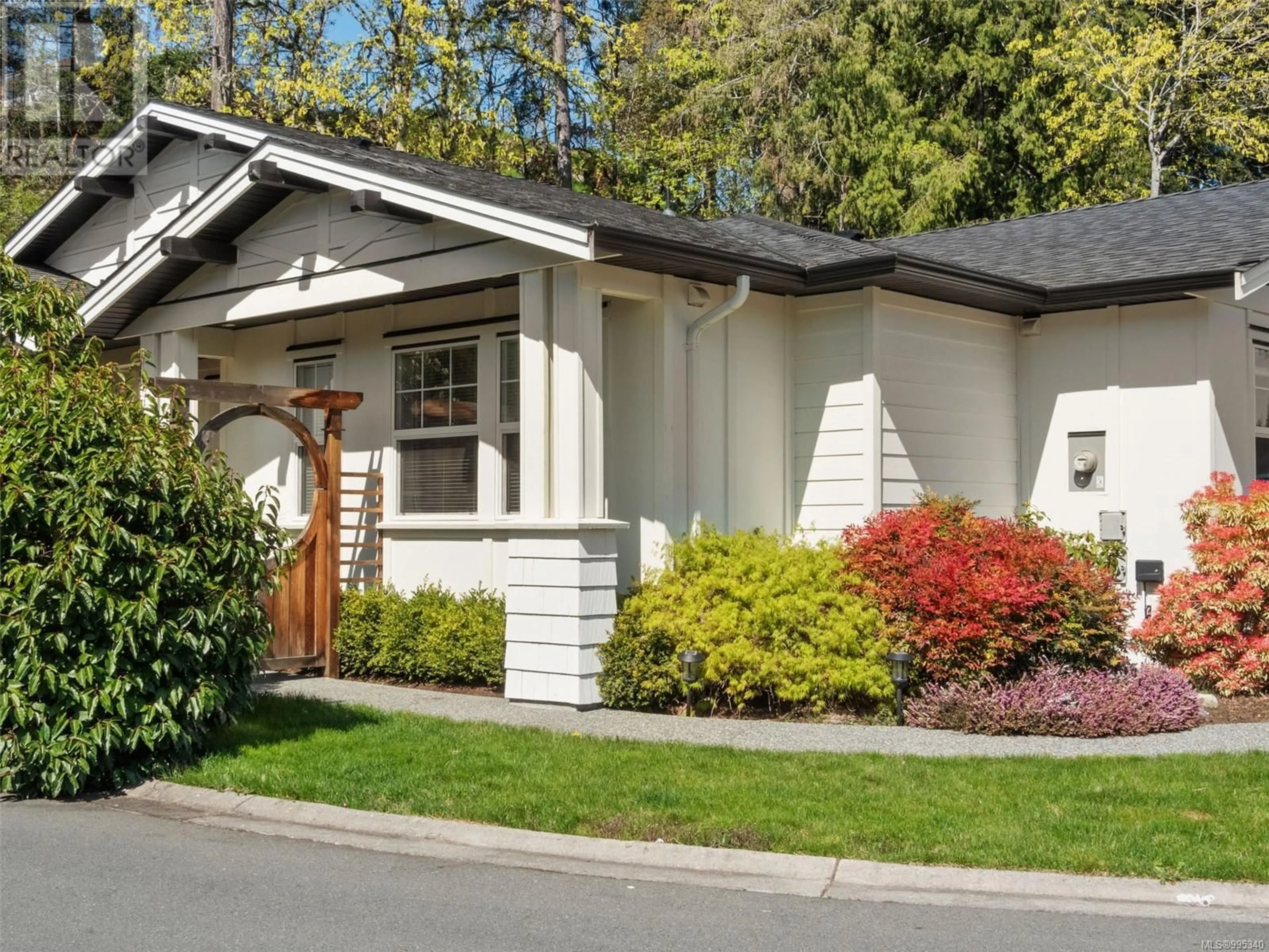 Home with vinyl exterior material, street for 912 RANDALL PLACE, Langford British Columbia V9B5W1