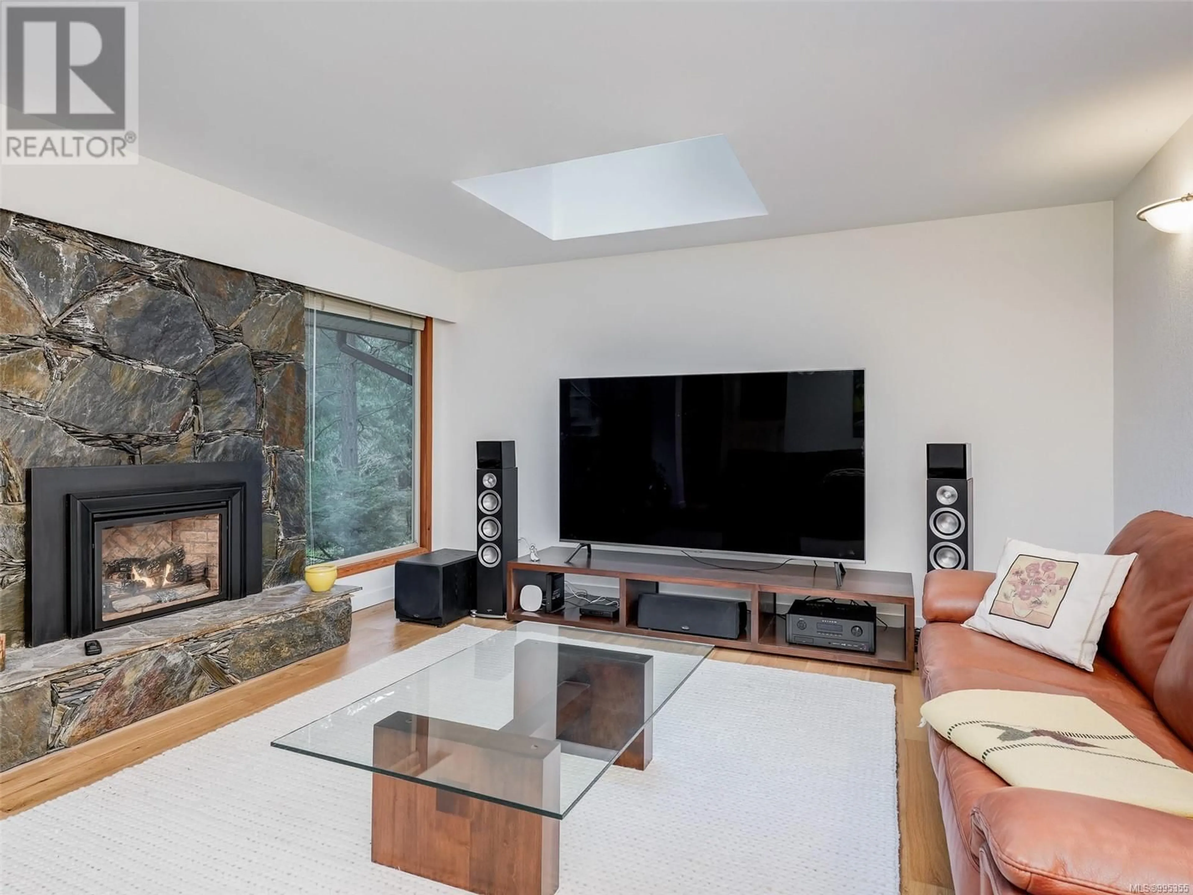 Home theater for 999 SPIRITWOOD PLACE, Saanich British Columbia V8Y1C5