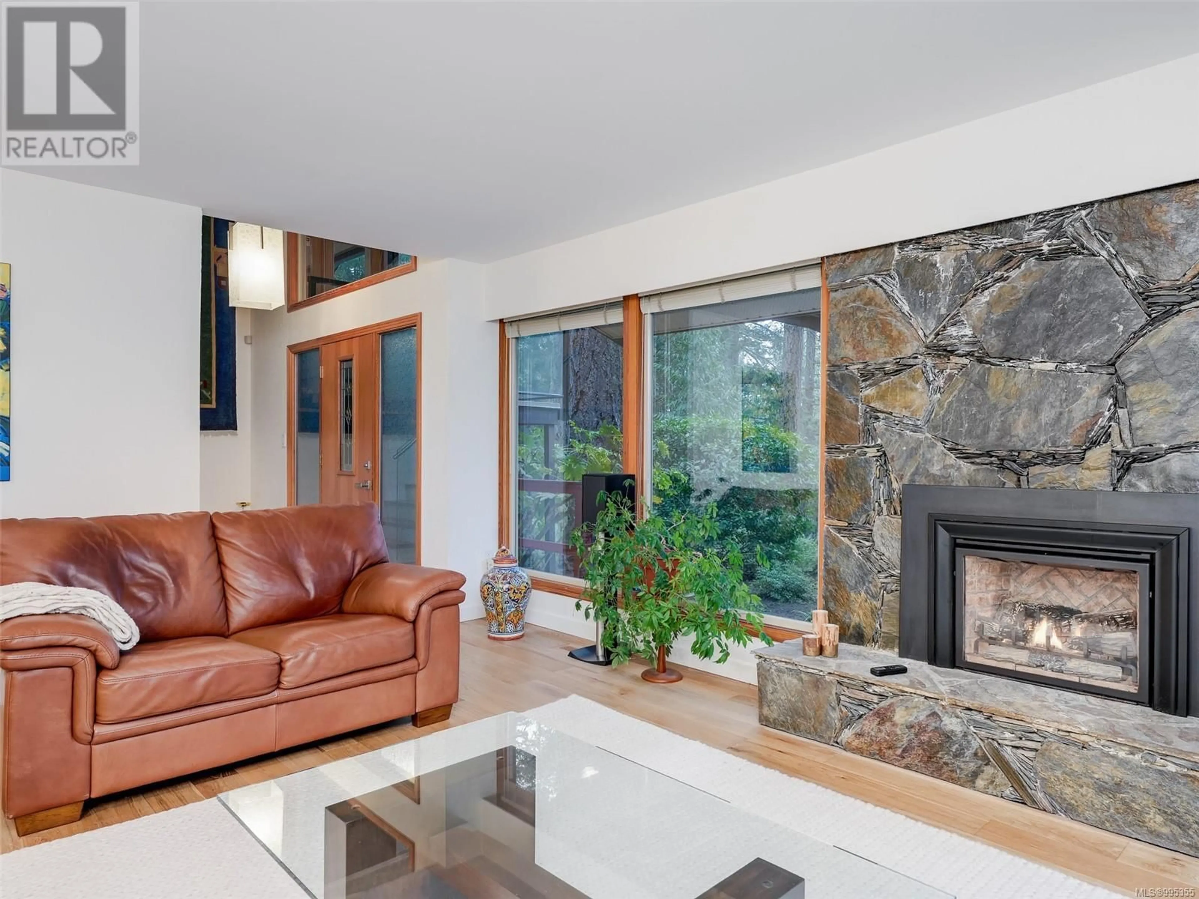 Living room with furniture, unknown for 999 SPIRITWOOD PLACE, Saanich British Columbia V8Y1C5