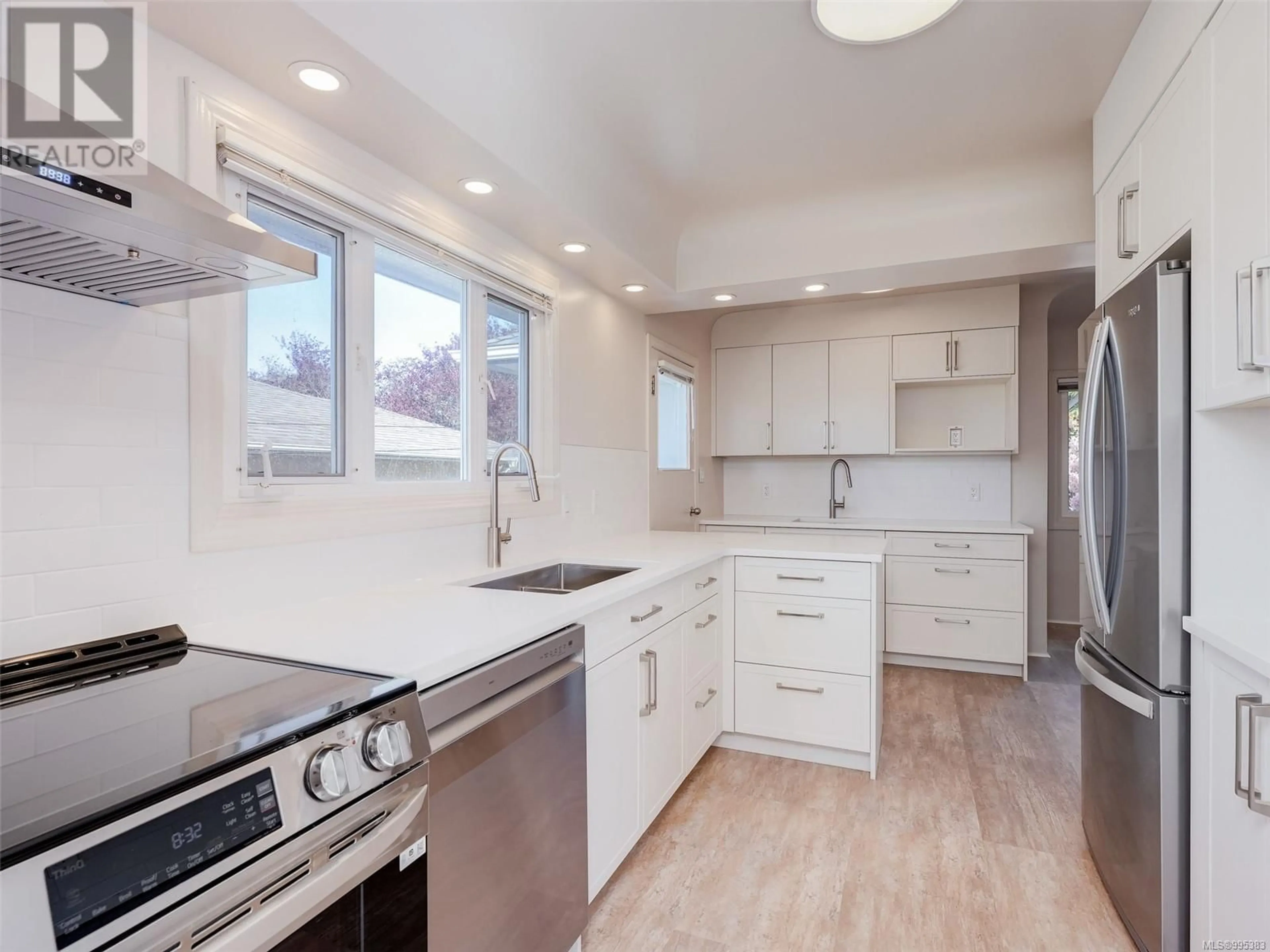 Open concept kitchen, unknown for 3071 LARKDOWNE ROAD, Oak Bay British Columbia V8R5N3