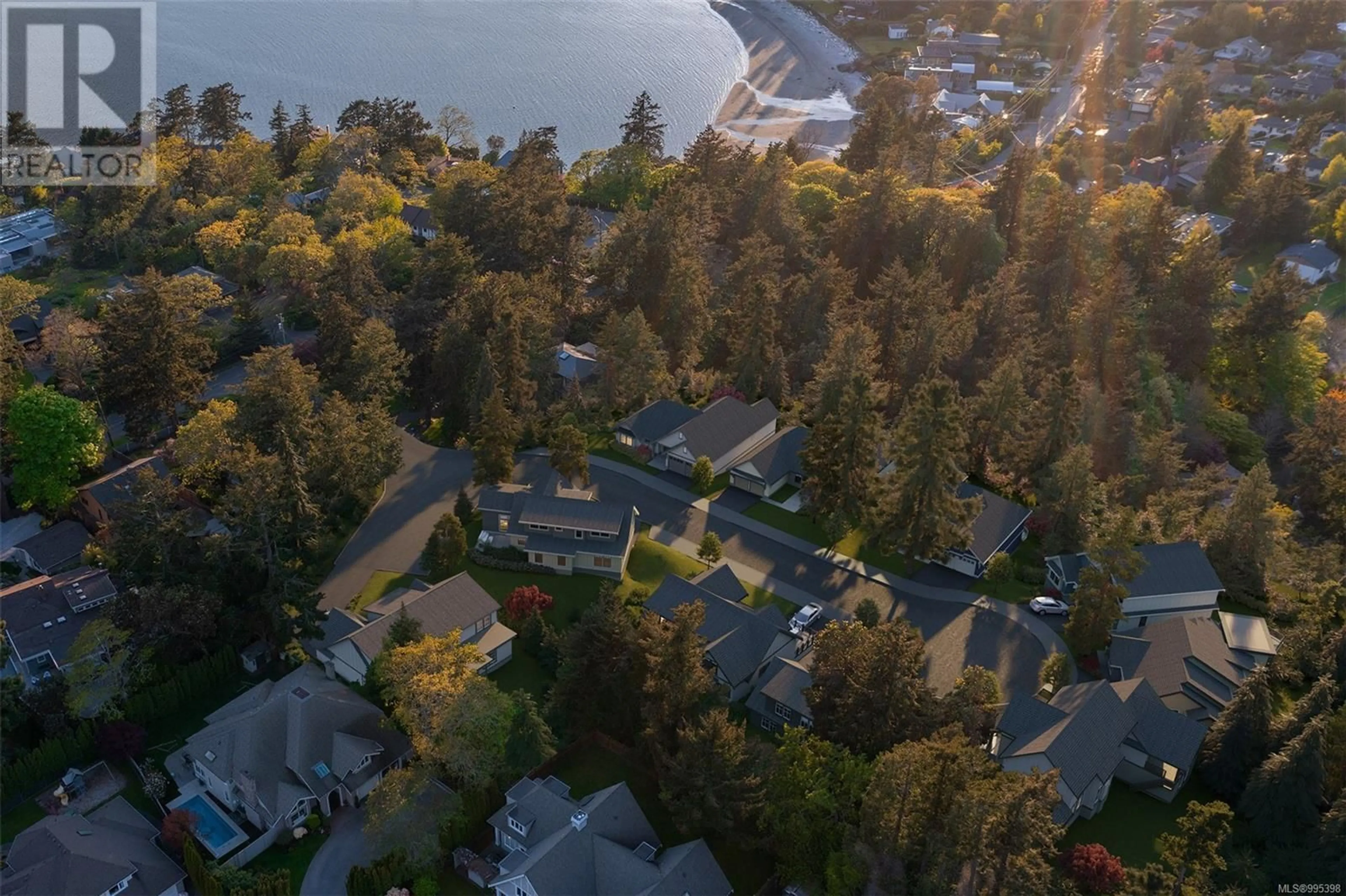 A pic from outside/outdoor area/front of a property/back of a property/a pic from drone, water/lake/river/ocean view for 3915 WOODLANDS PLACE, Saanich British Columbia V8N4J7