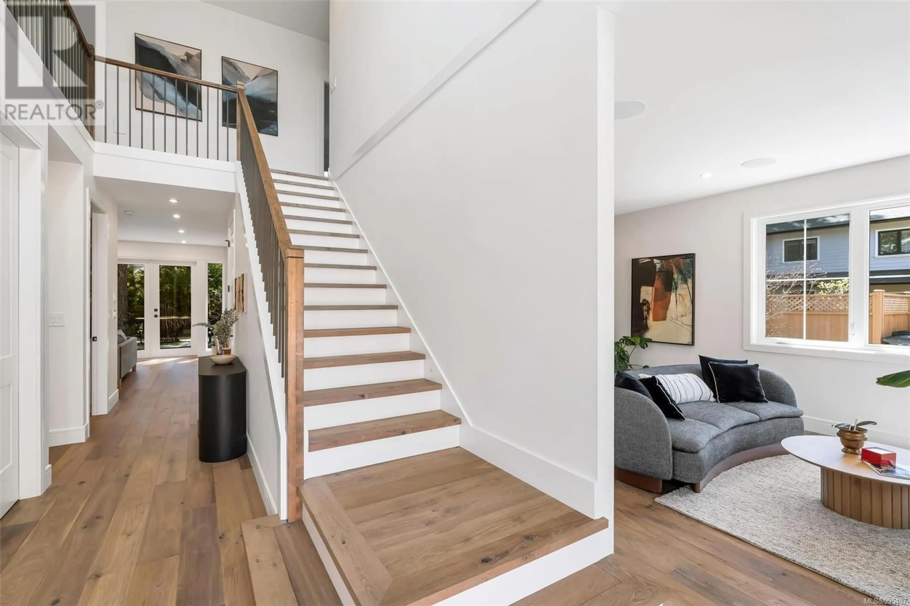 Unknown for 2582 SHERWOOD LANE, Saanich British Columbia V8N1W2