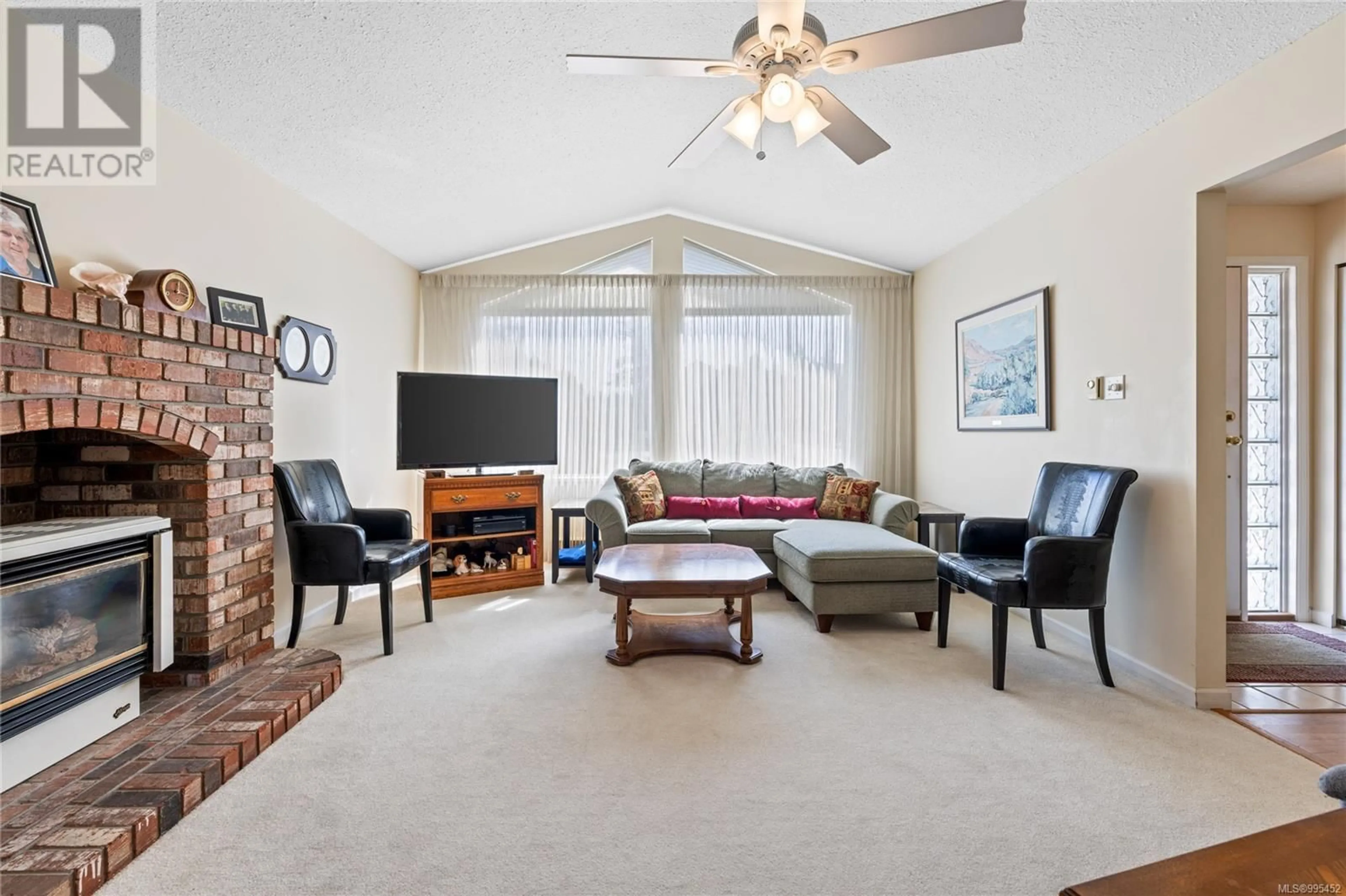 Living room with furniture, unknown for 767 FAIRWIND AVENUE, Parksville British Columbia V9P1B2