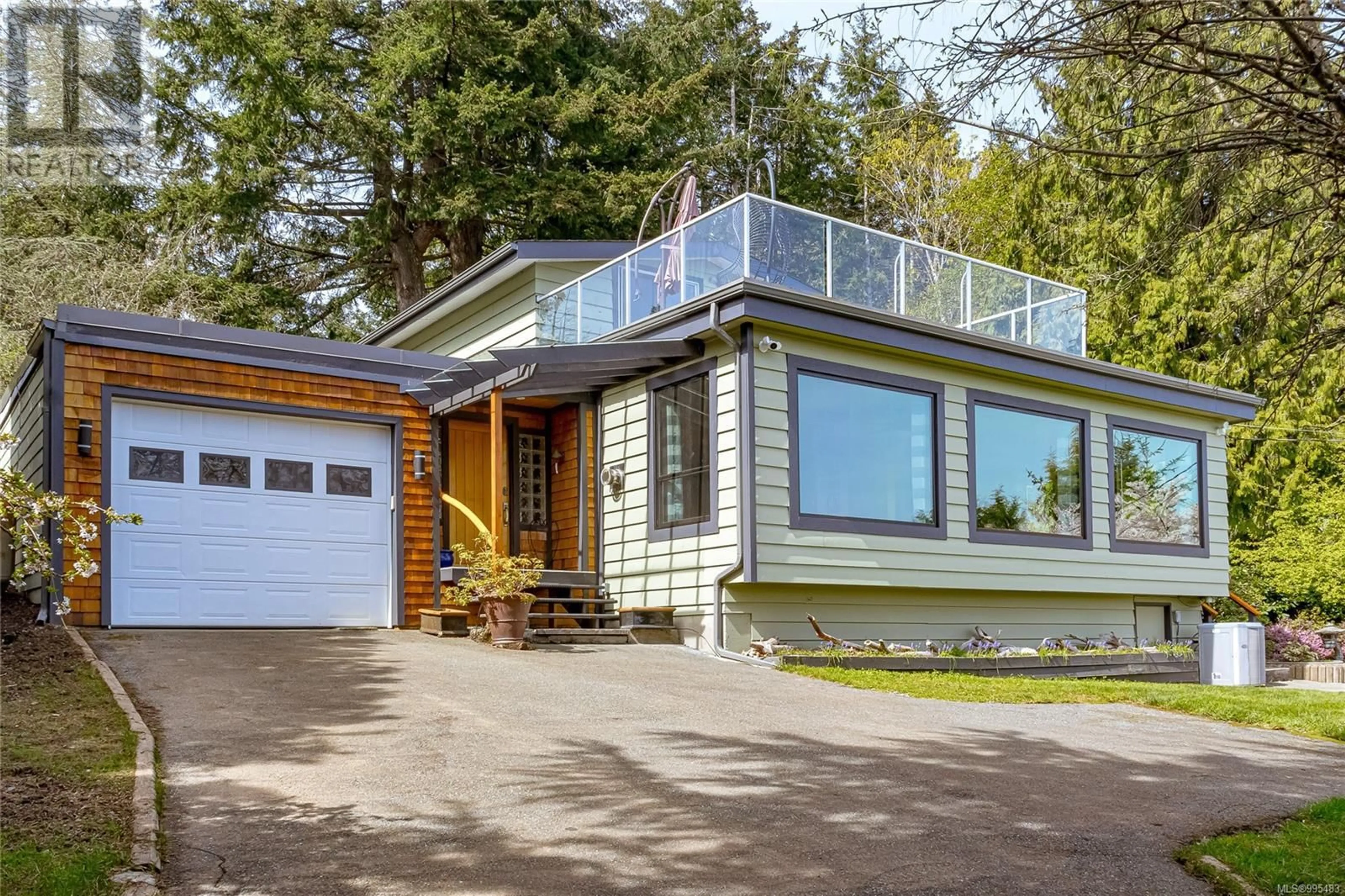Home with vinyl exterior material, street for 636 BUTTERFIELD ROAD, Mill Bay British Columbia V0R2P4