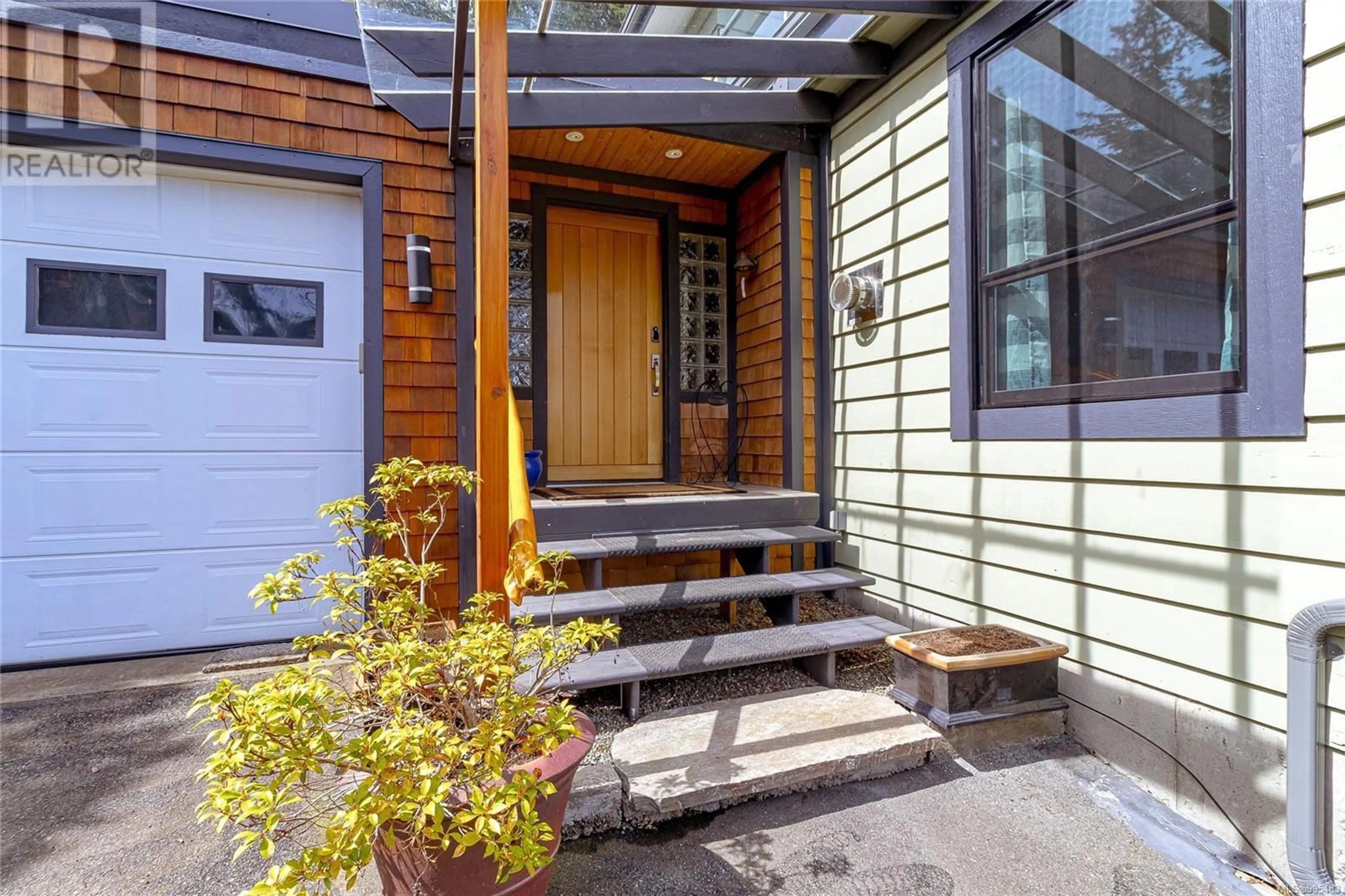 Indoor entryway for 636 BUTTERFIELD ROAD, Mill Bay British Columbia V0R2P4
