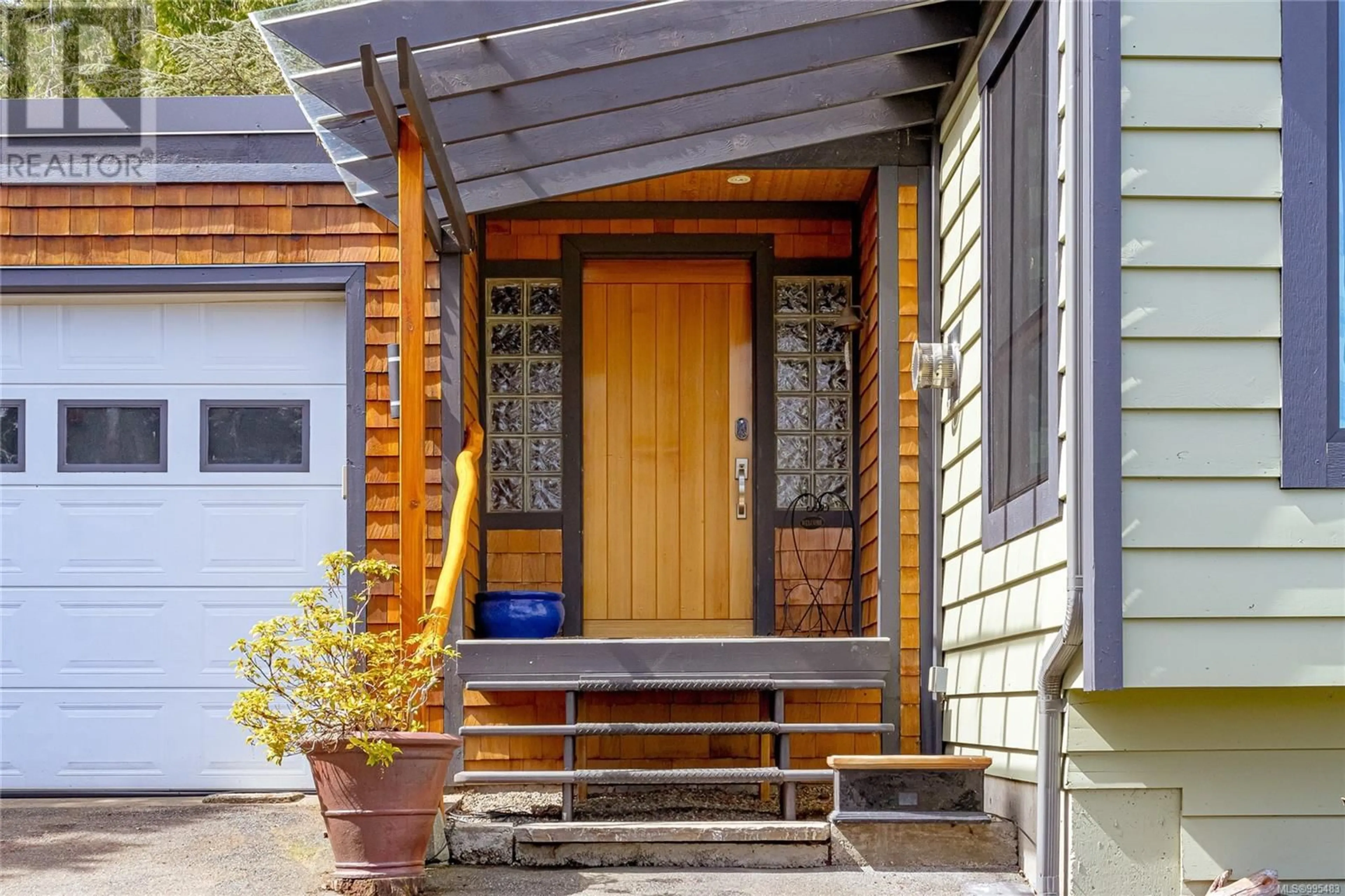 Indoor entryway for 636 BUTTERFIELD ROAD, Mill Bay British Columbia V0R2P4
