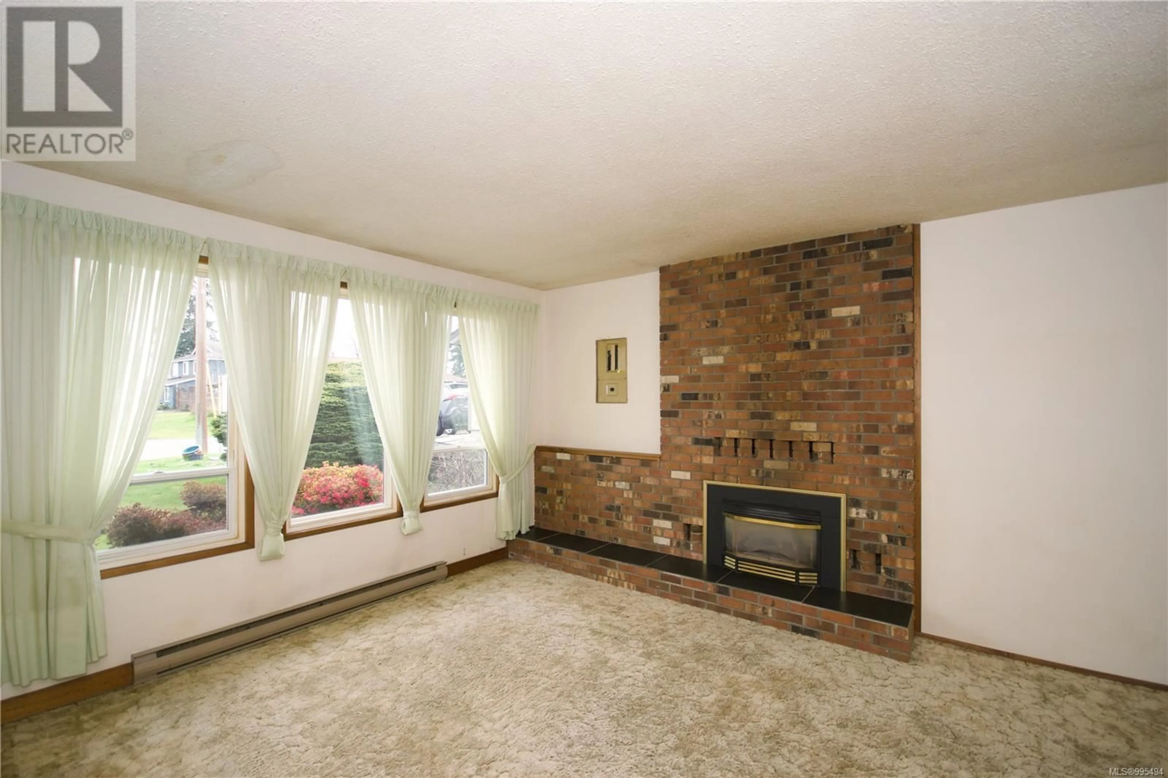 Living room with furniture, unknown for 335 MEADOW VIEW STREET, Parksville British Columbia V9P1W2