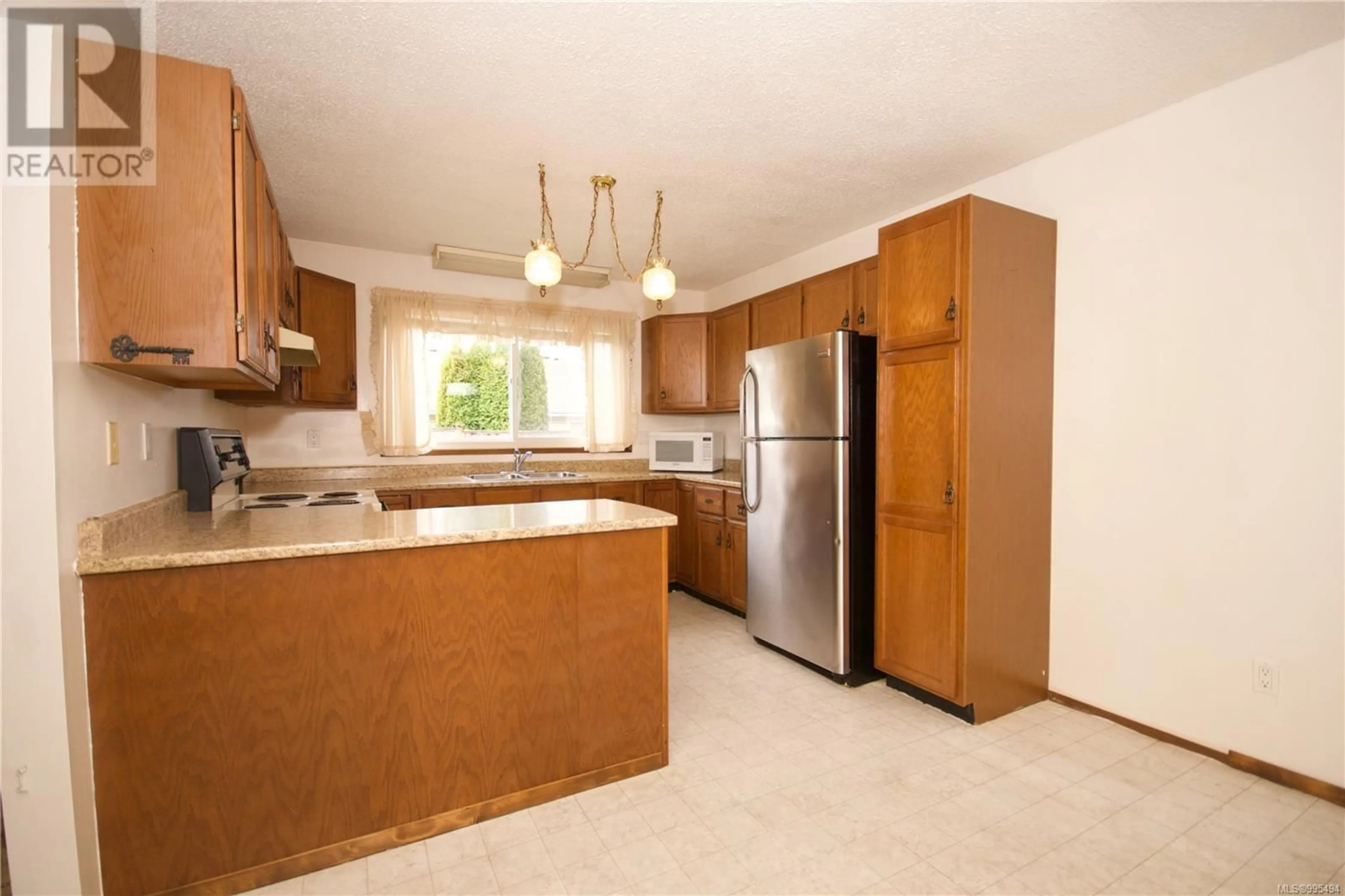 Standard kitchen, unknown for 335 MEADOW VIEW STREET, Parksville British Columbia V9P1W2