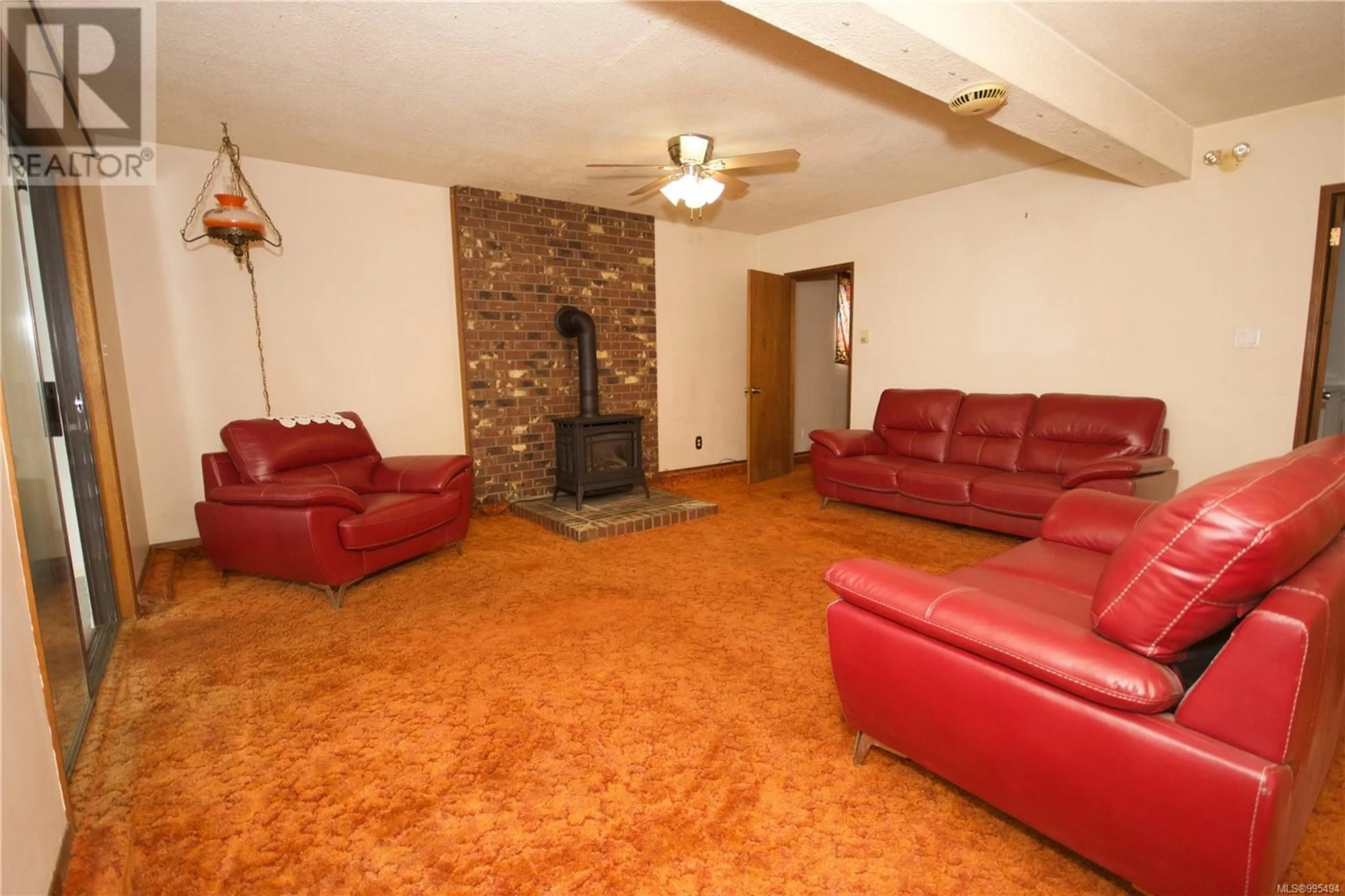Living room with furniture, carpet floor for 335 MEADOW VIEW STREET, Parksville British Columbia V9P1W2